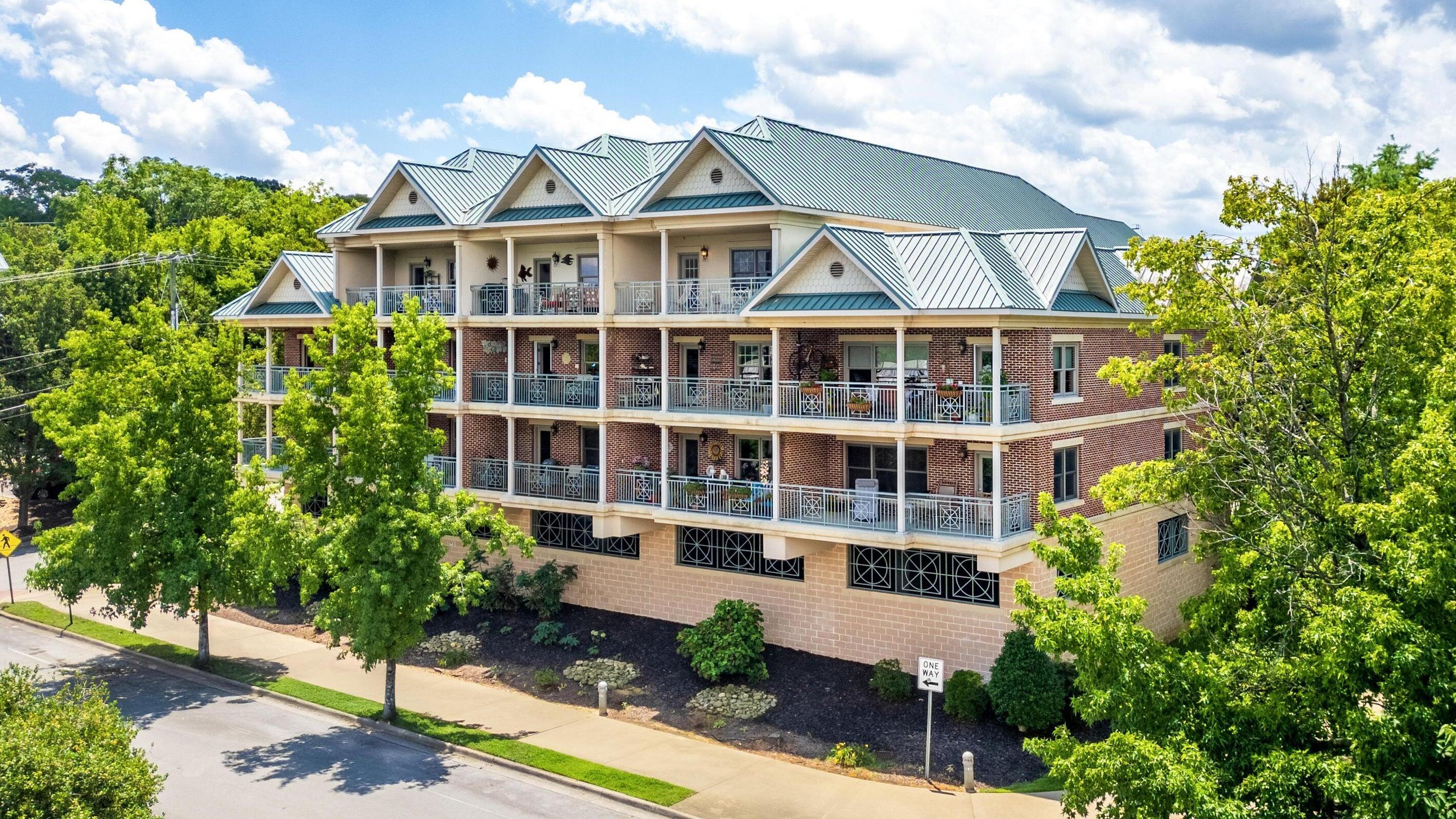 737 Battery Place, 302