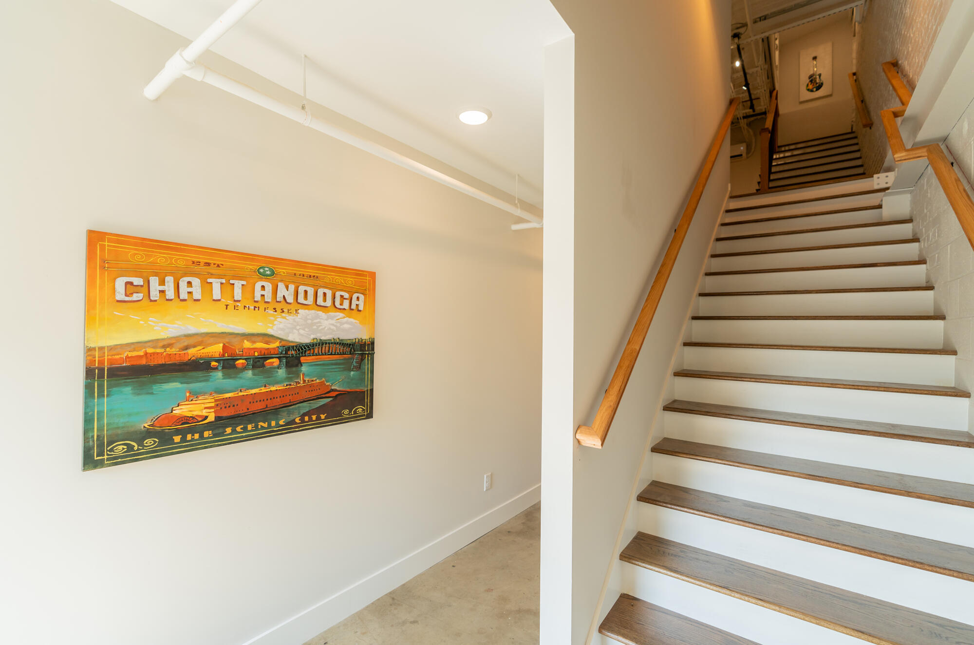 614 E Main Street, 206