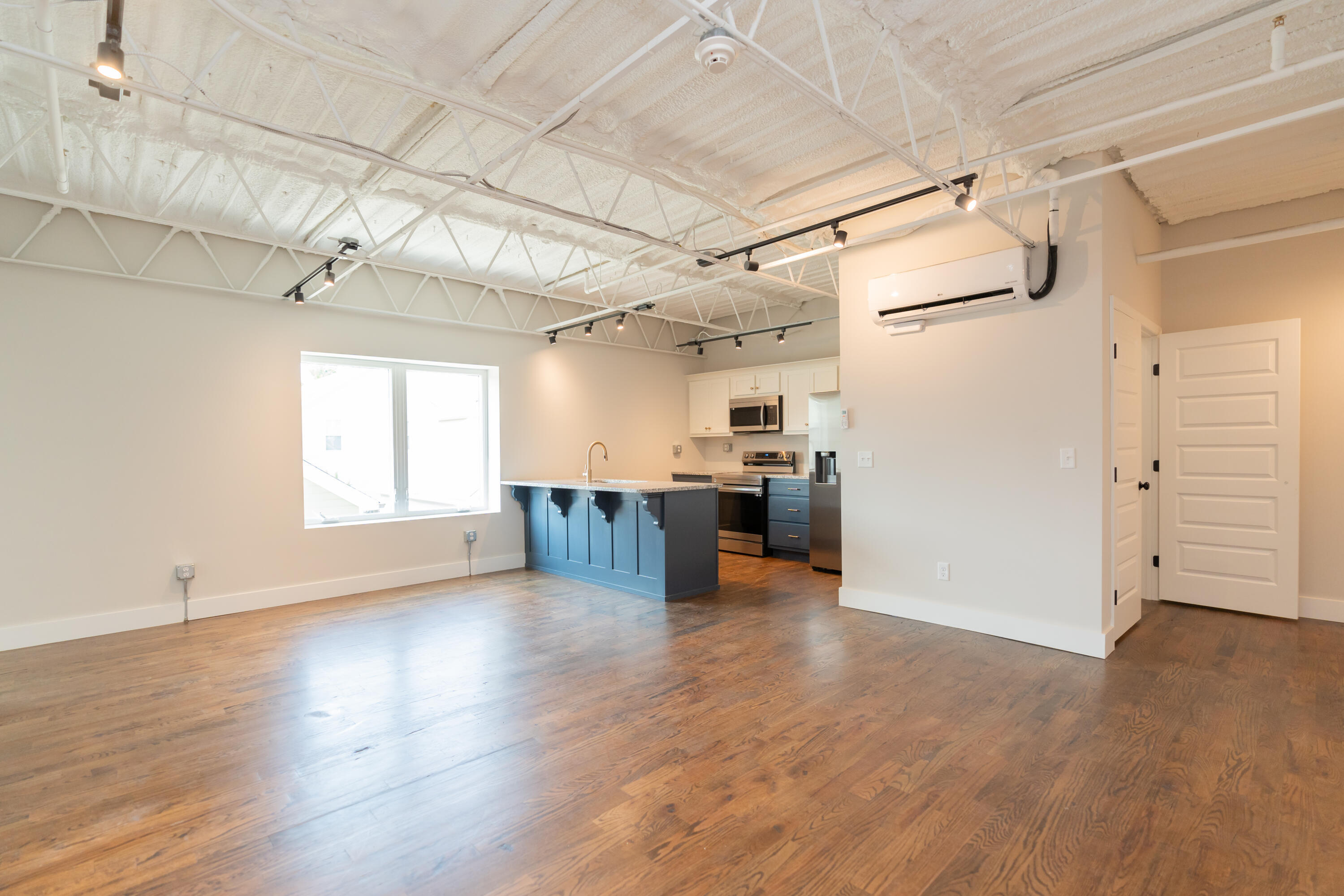 614 E Main Street, 206