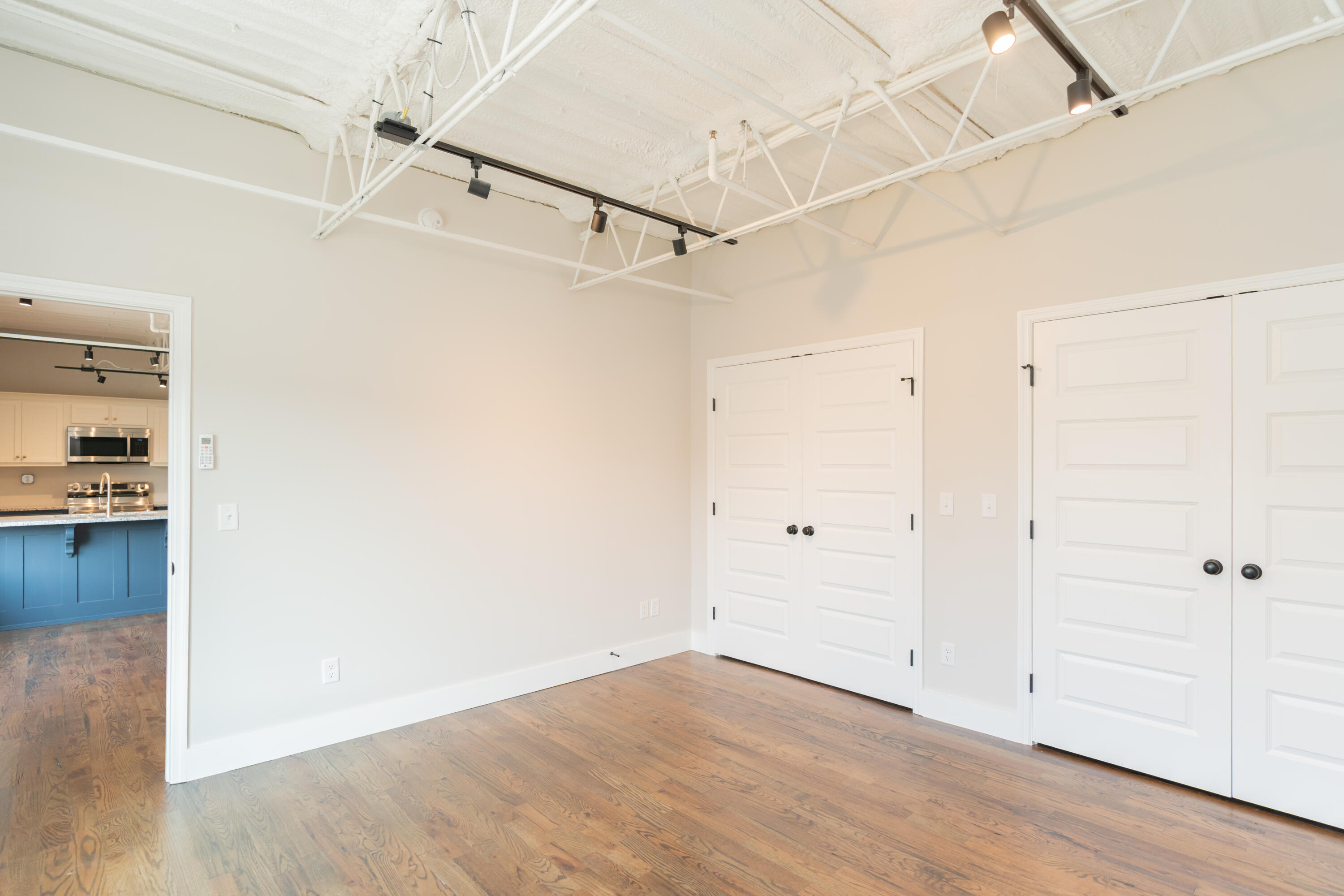 614 E Main Street, 206