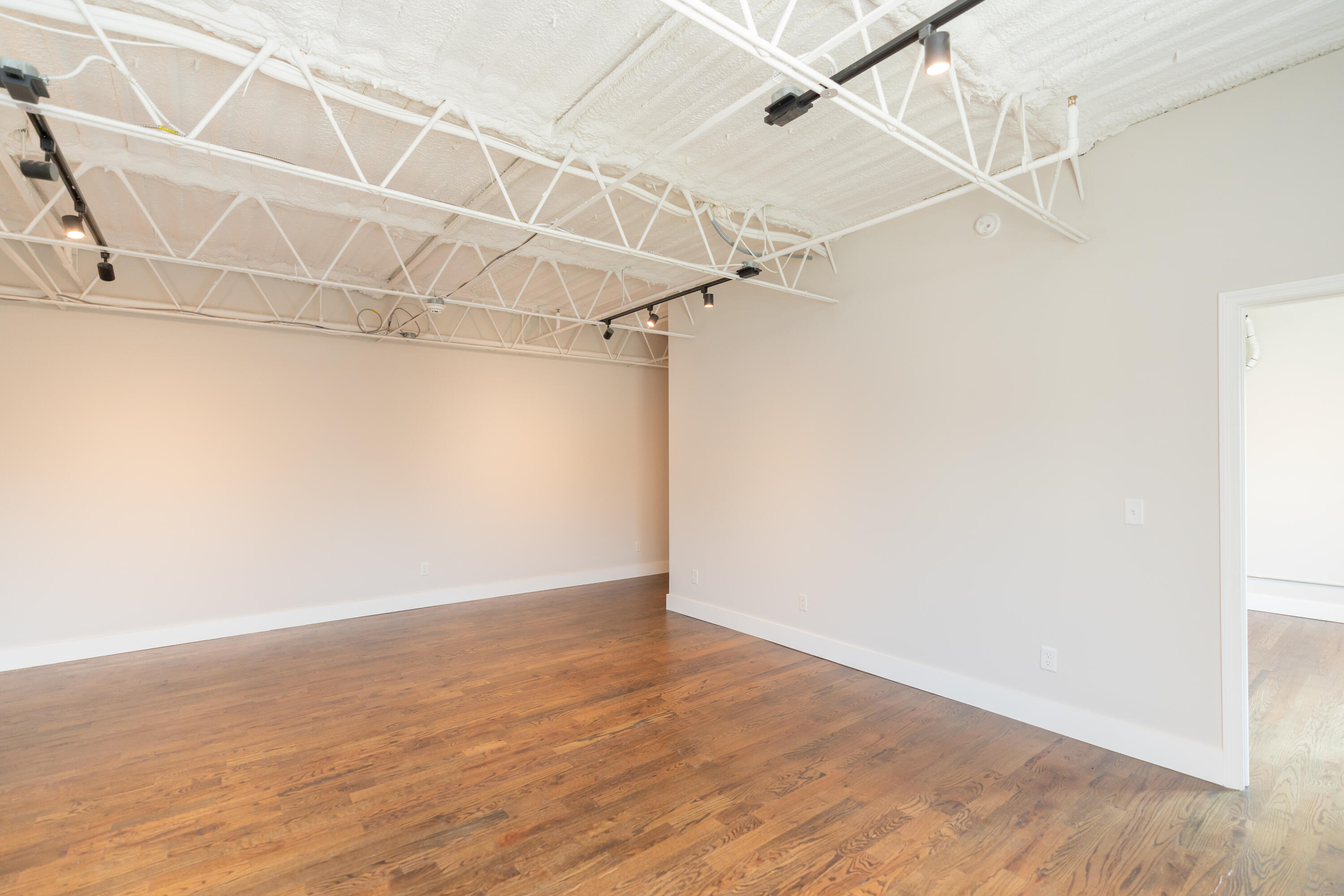 614 E Main Street, 206