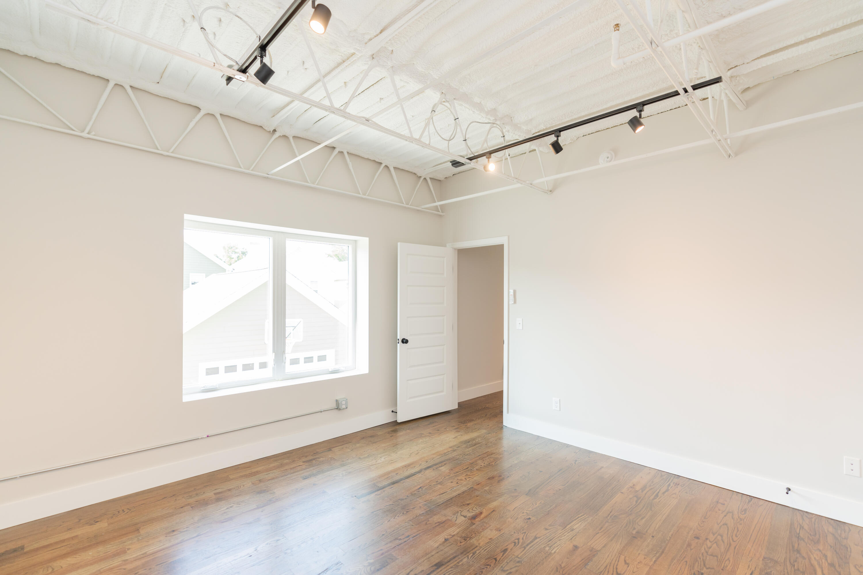 614 E Main Street, 206