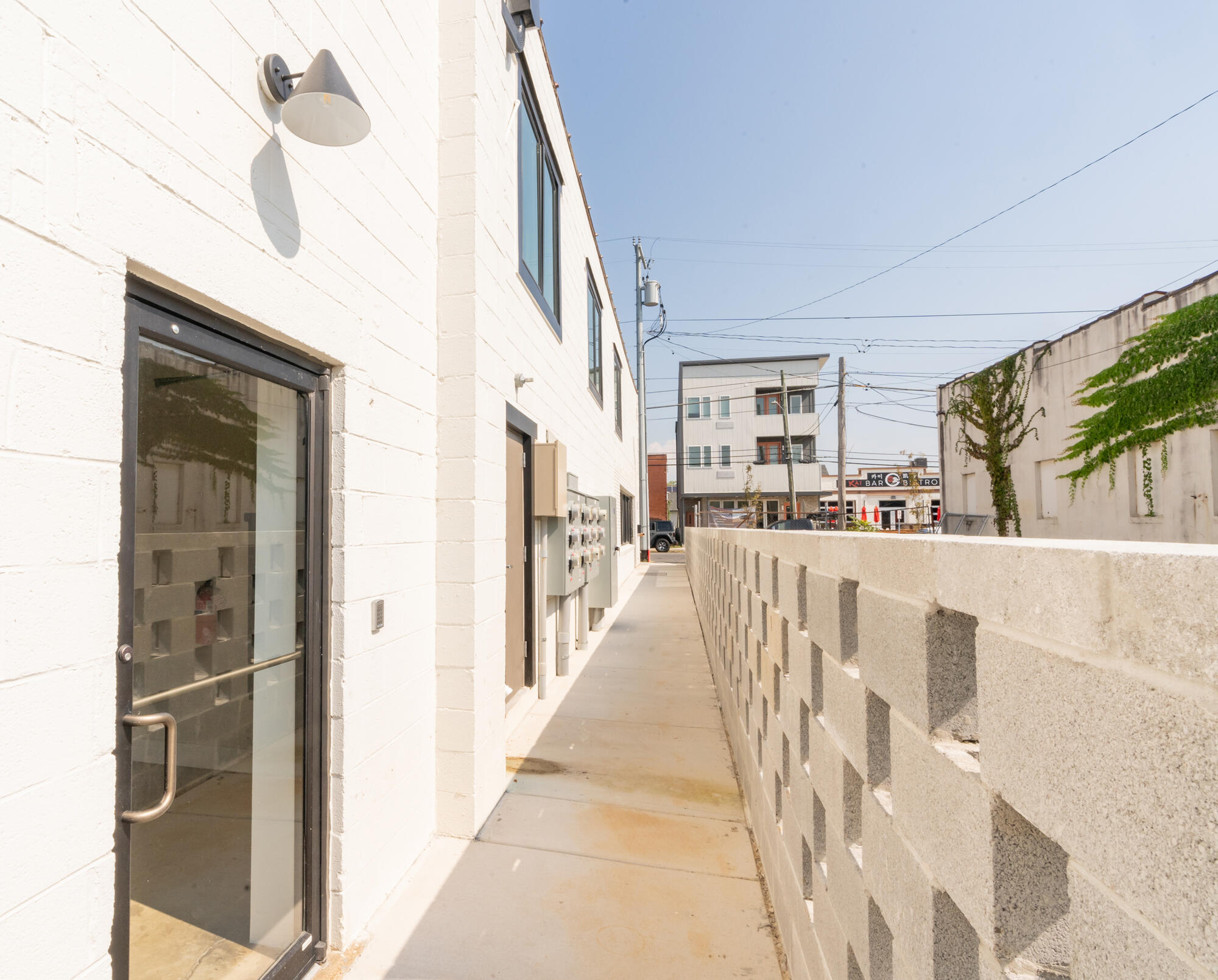 614 E Main Street, 206