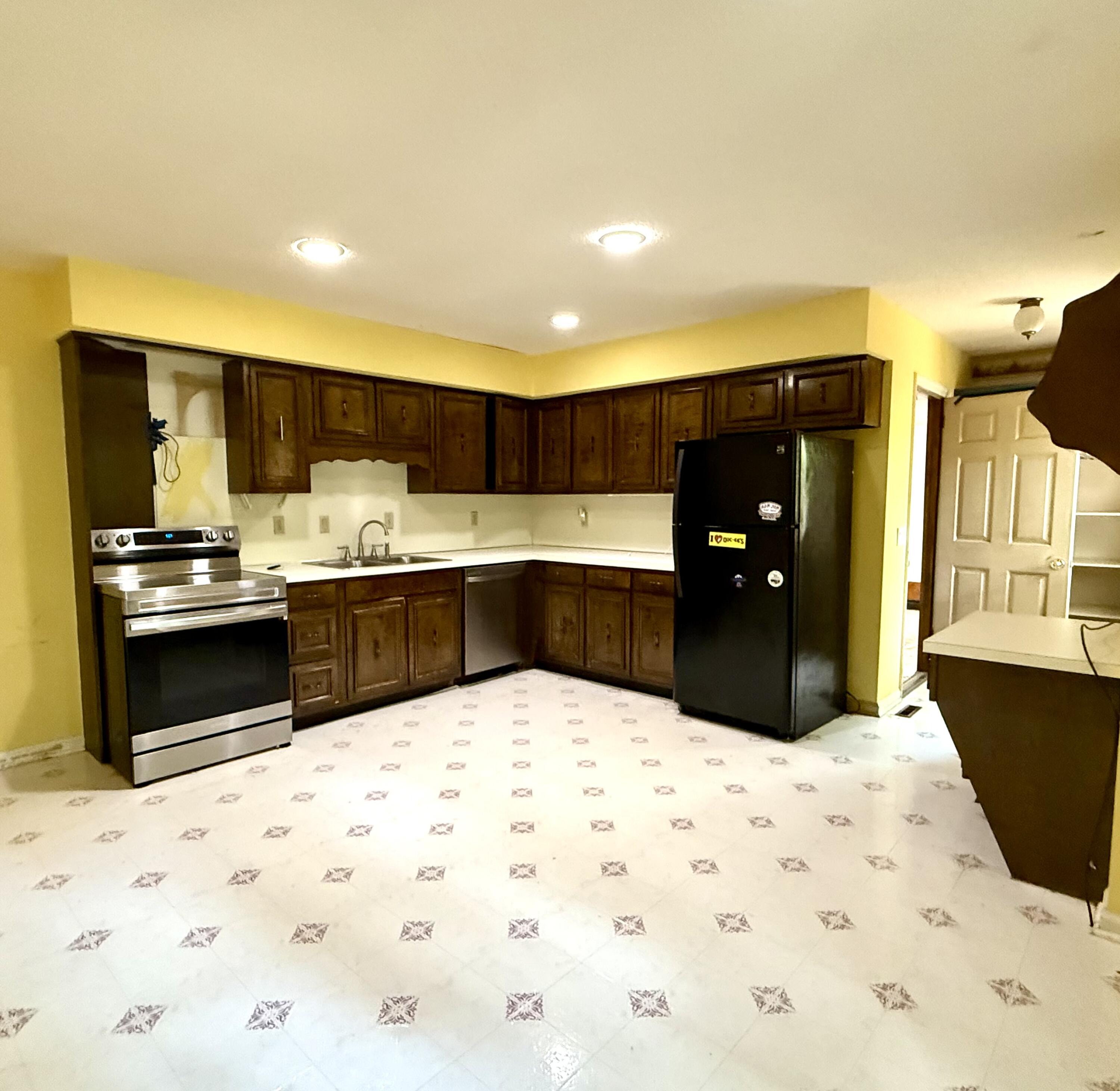 6524 Lake Shadows Circle