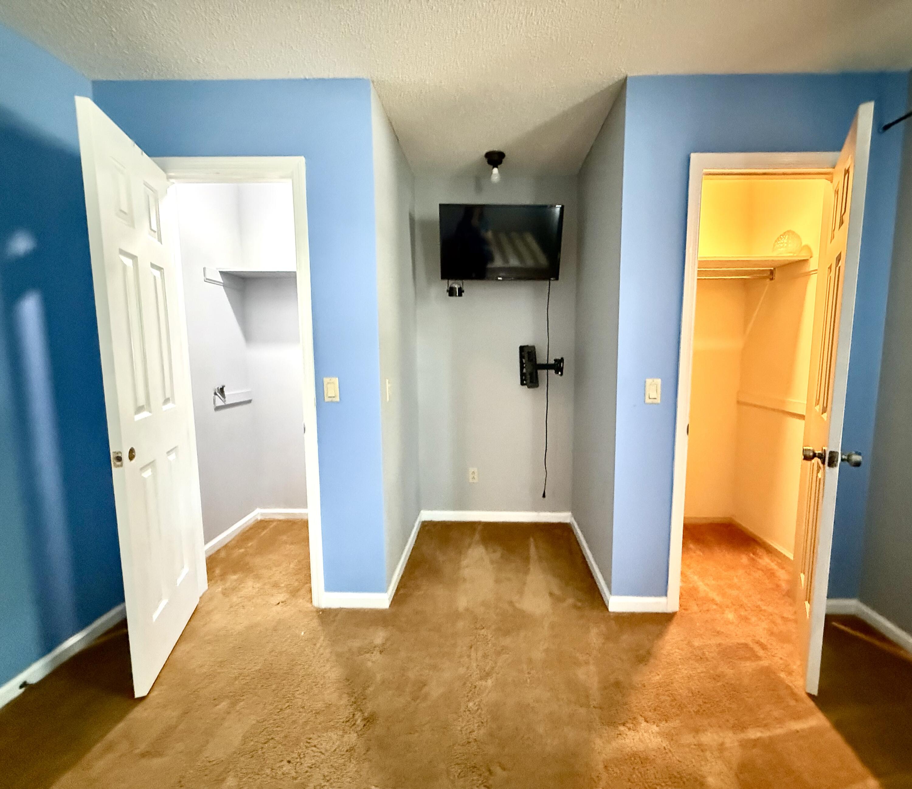 6524 Lake Shadows Circle