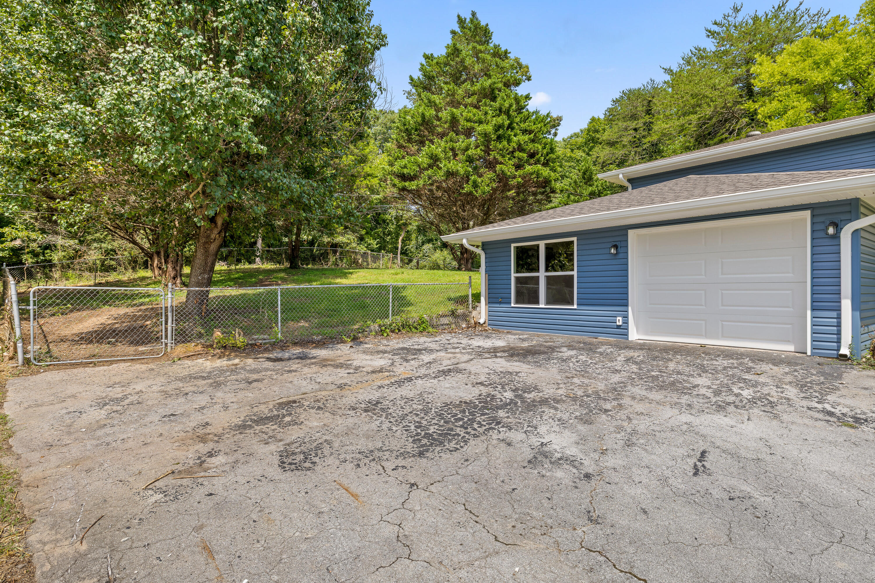 2323 Lyons Lane