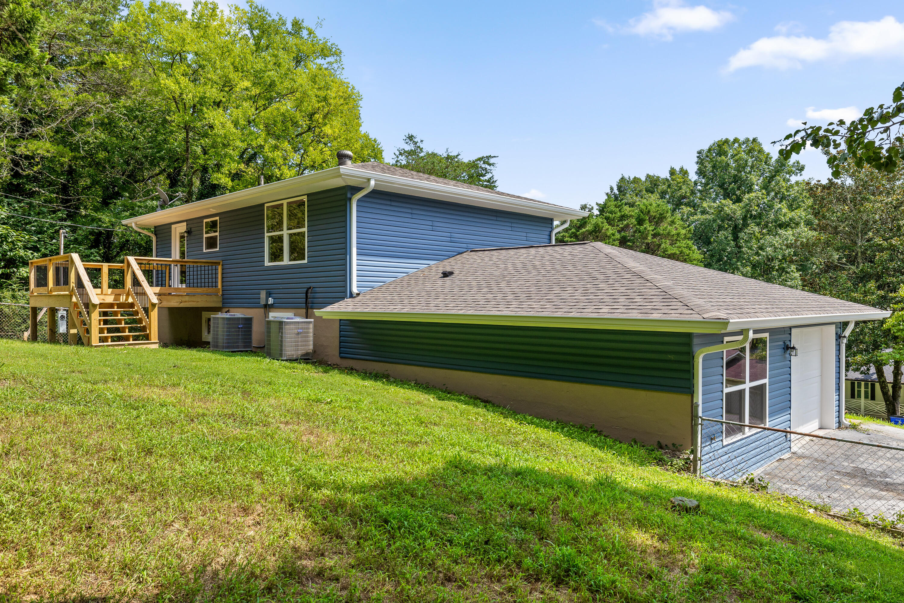 2323 Lyons Lane