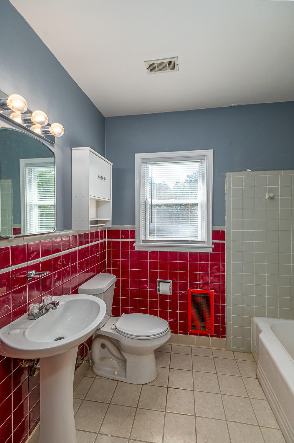 1619 S Seminole Drive