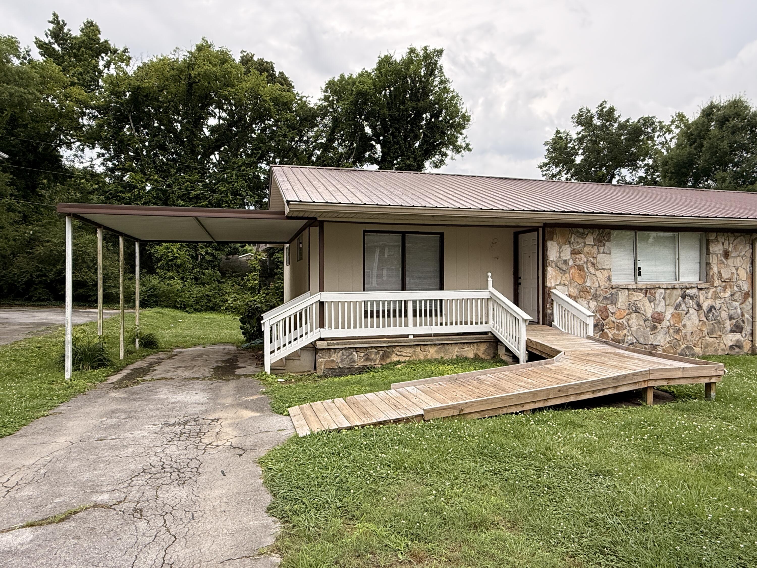 7156 Holland Lane, 1