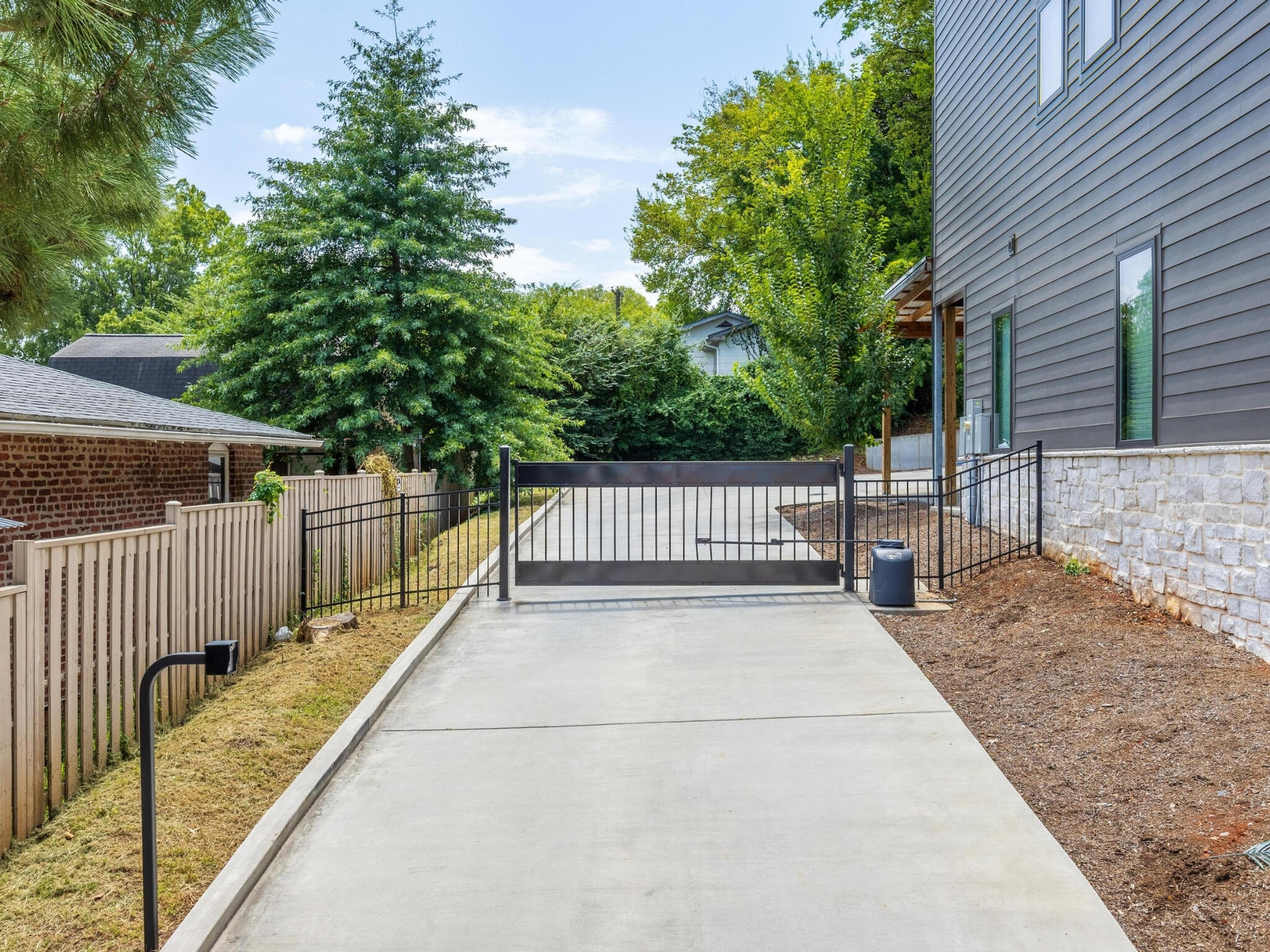 1036 E 4th Street, 103