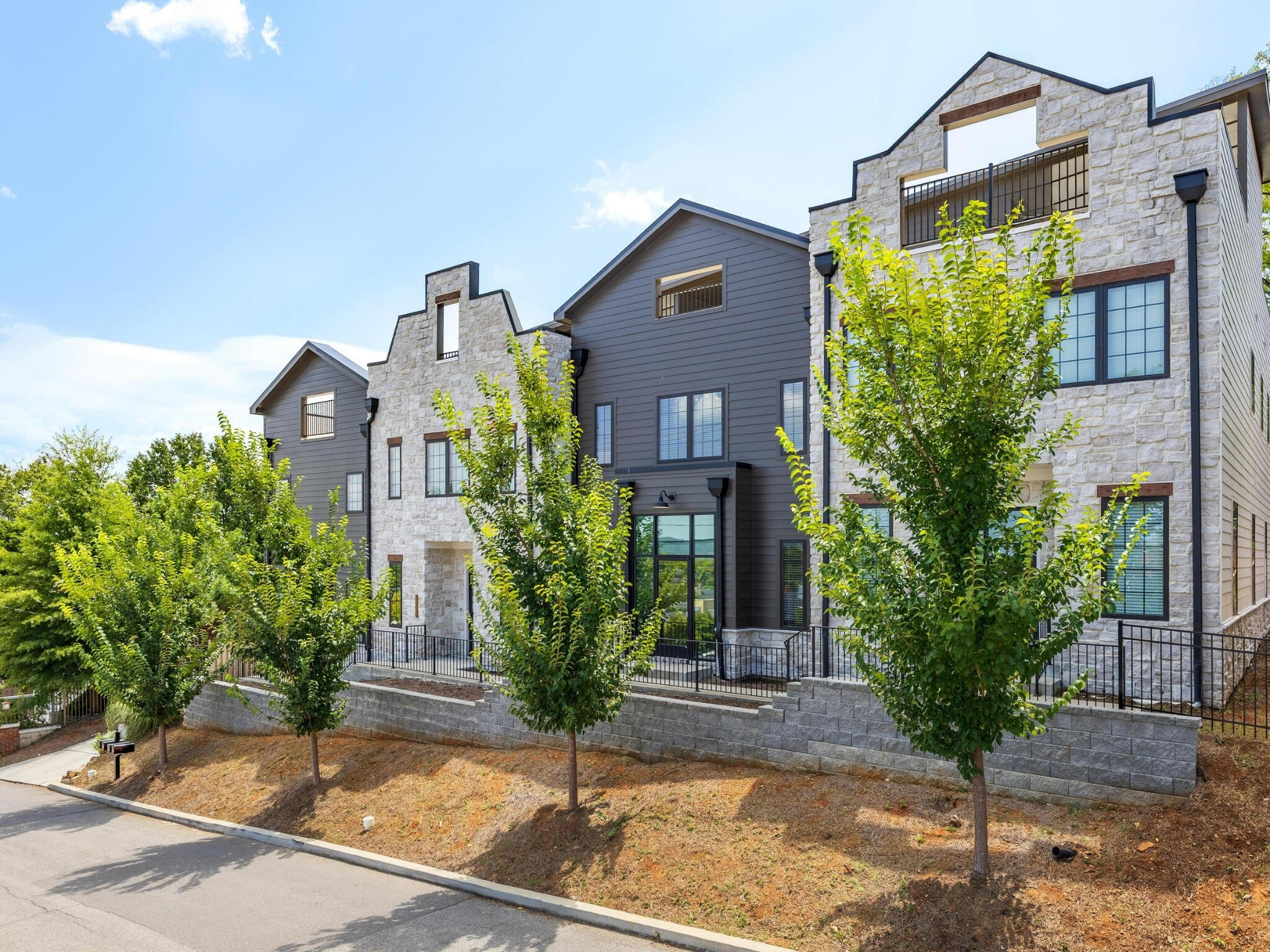 1036 E 4th Street, 103