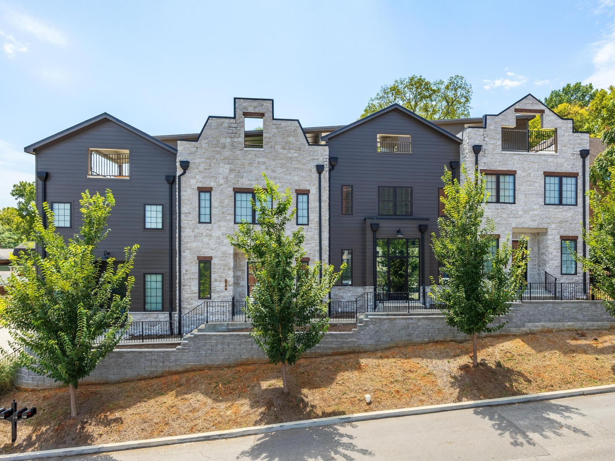 1036 E 4th Street, 103