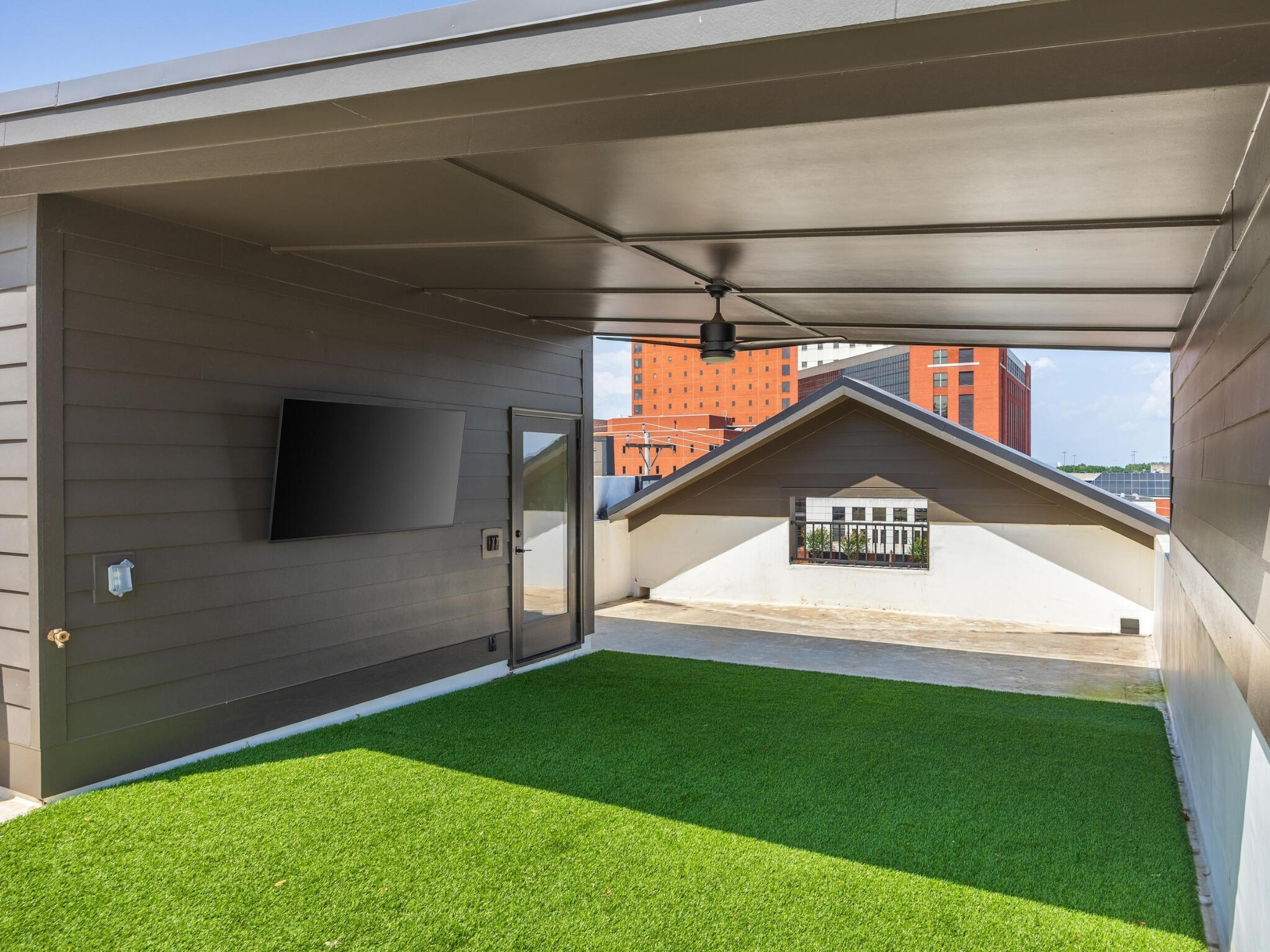 1036 E 4th Street, 103