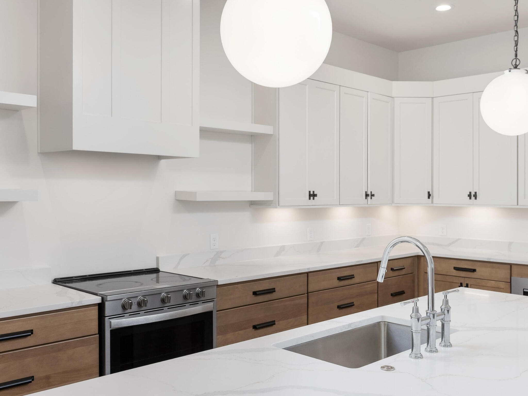 1036 E 4th Street, 103