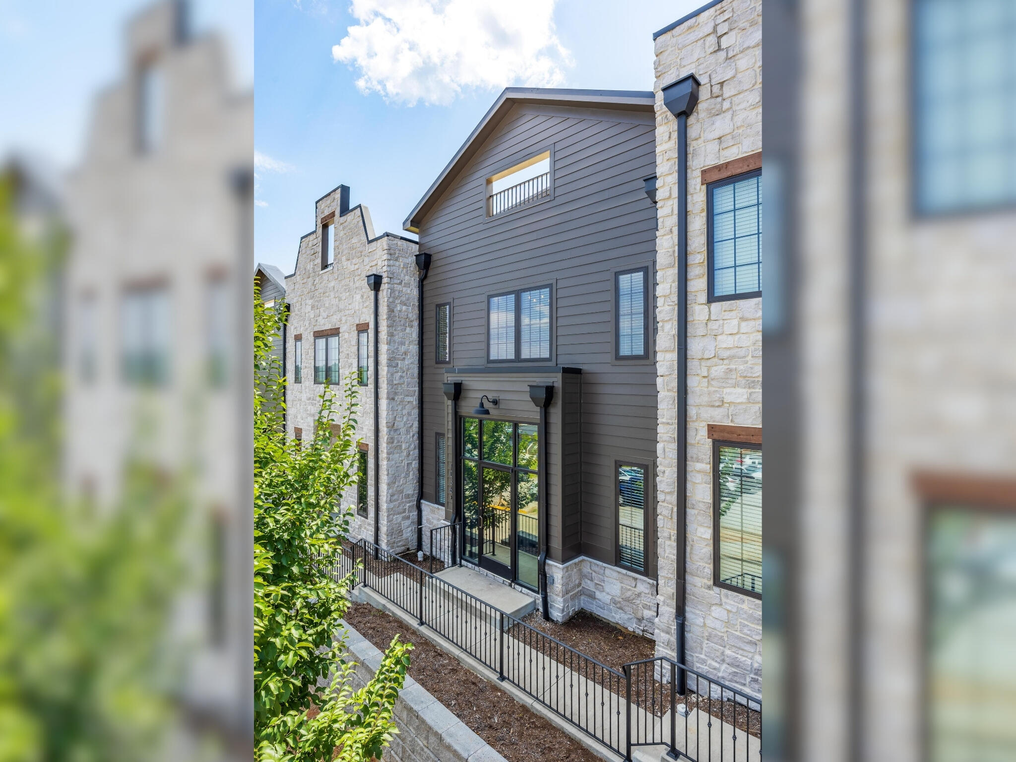 1036 E 4th Street, 103