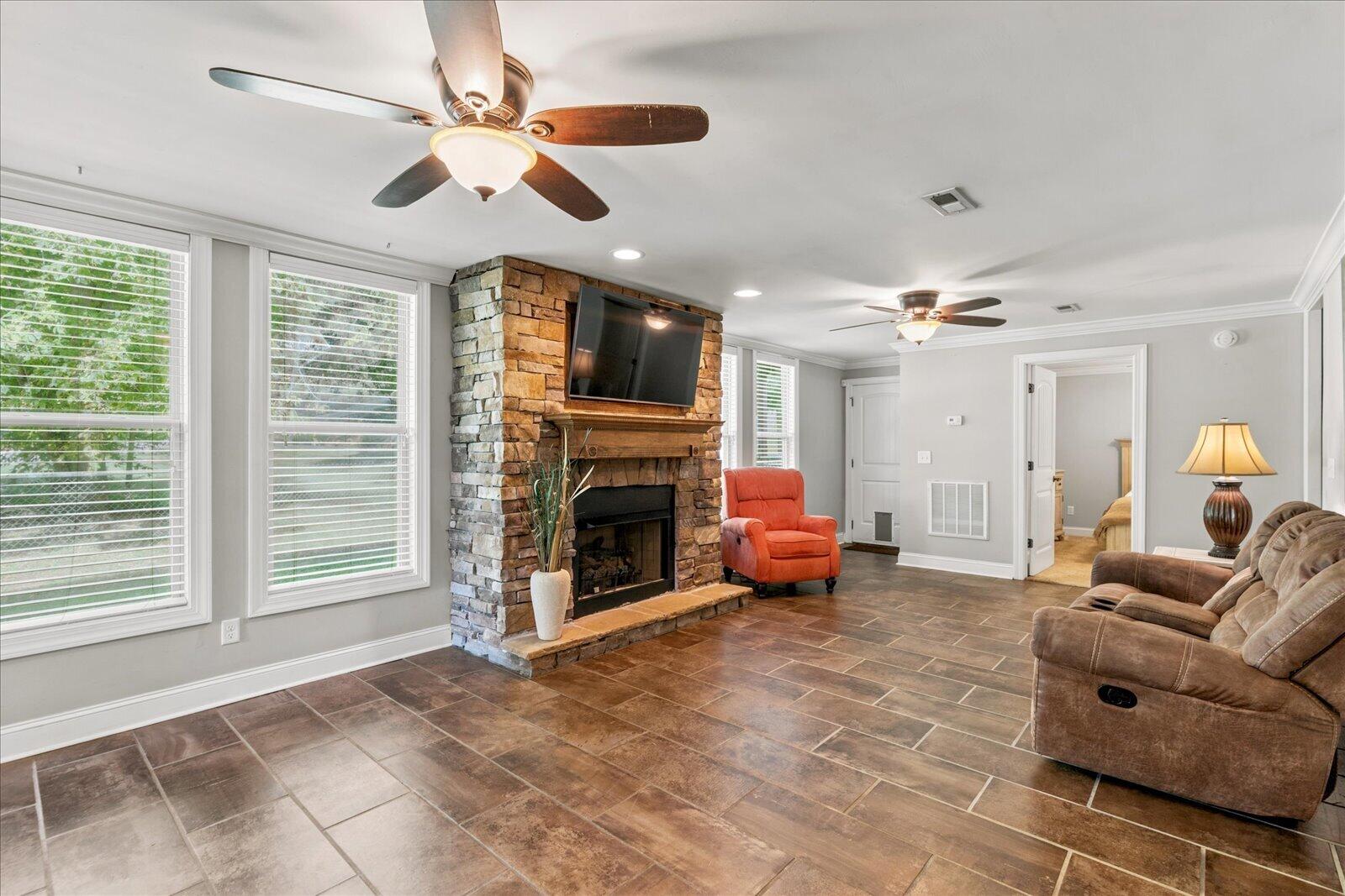 2356 Gale Lane