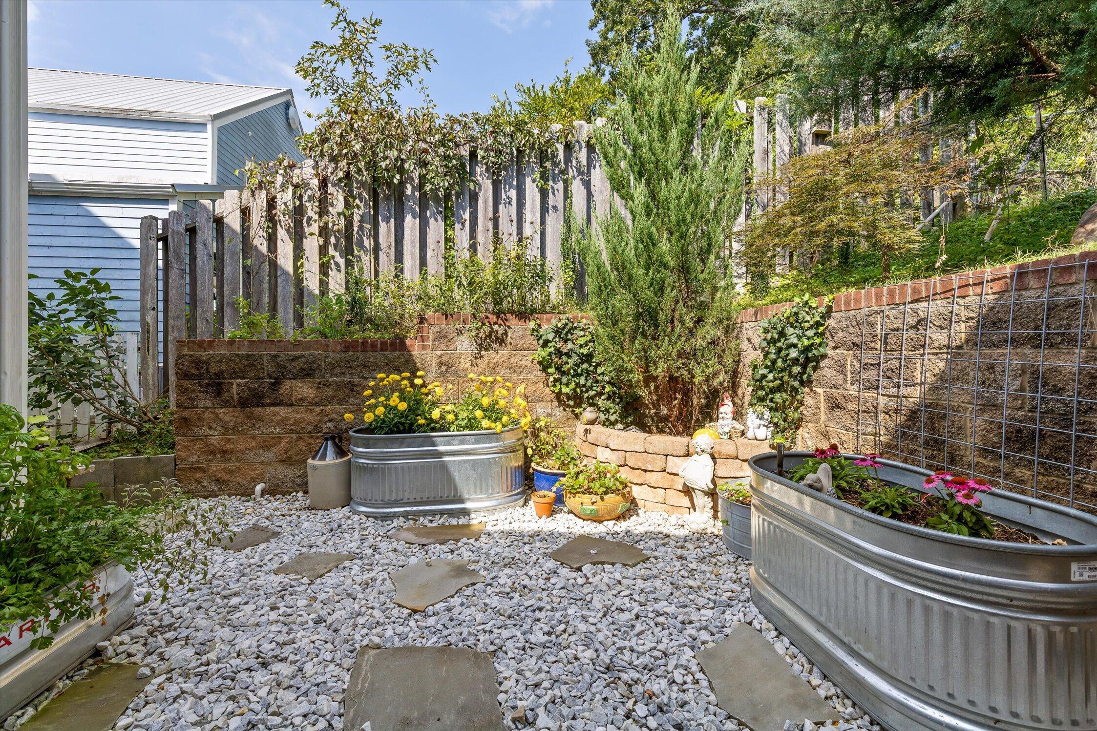 1728 Ichabod Lane
