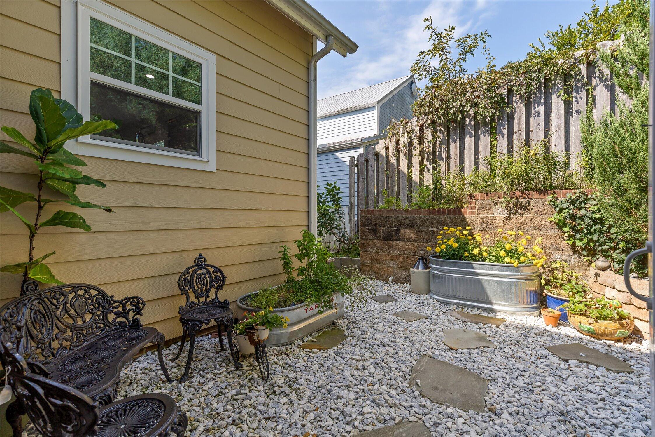 1728 Ichabod Lane