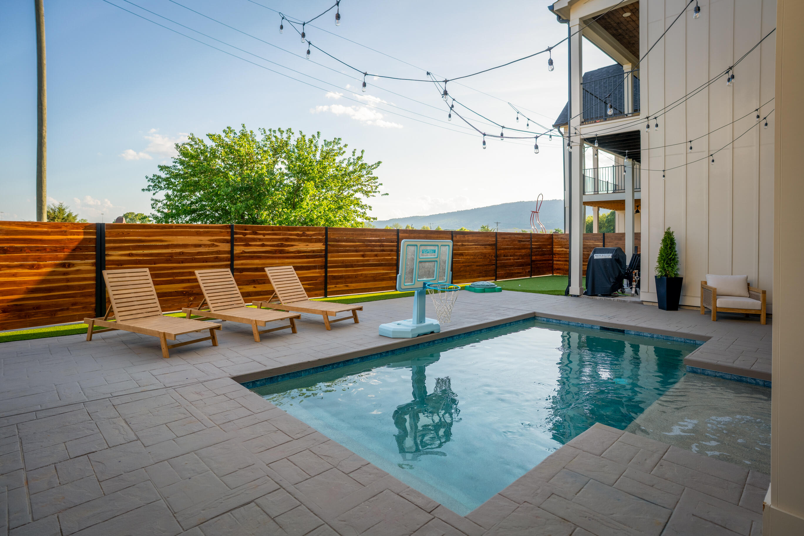 998 Montague Place