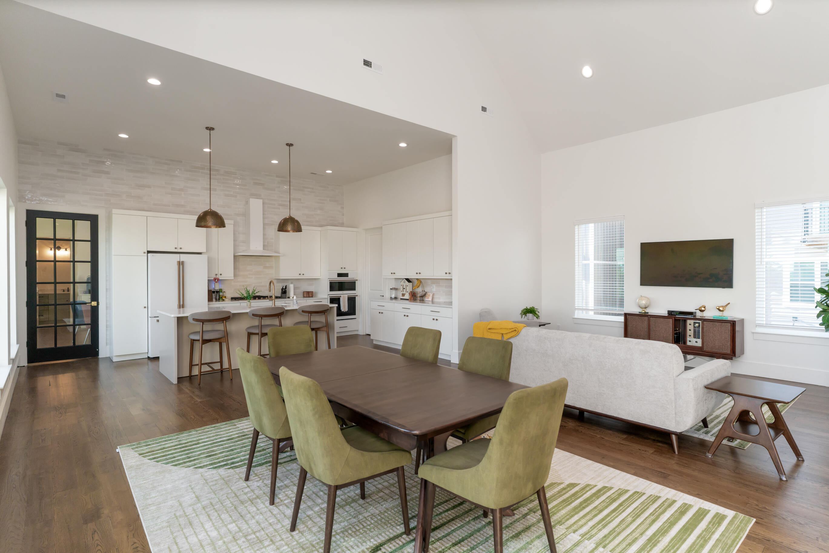 998 Montague Place