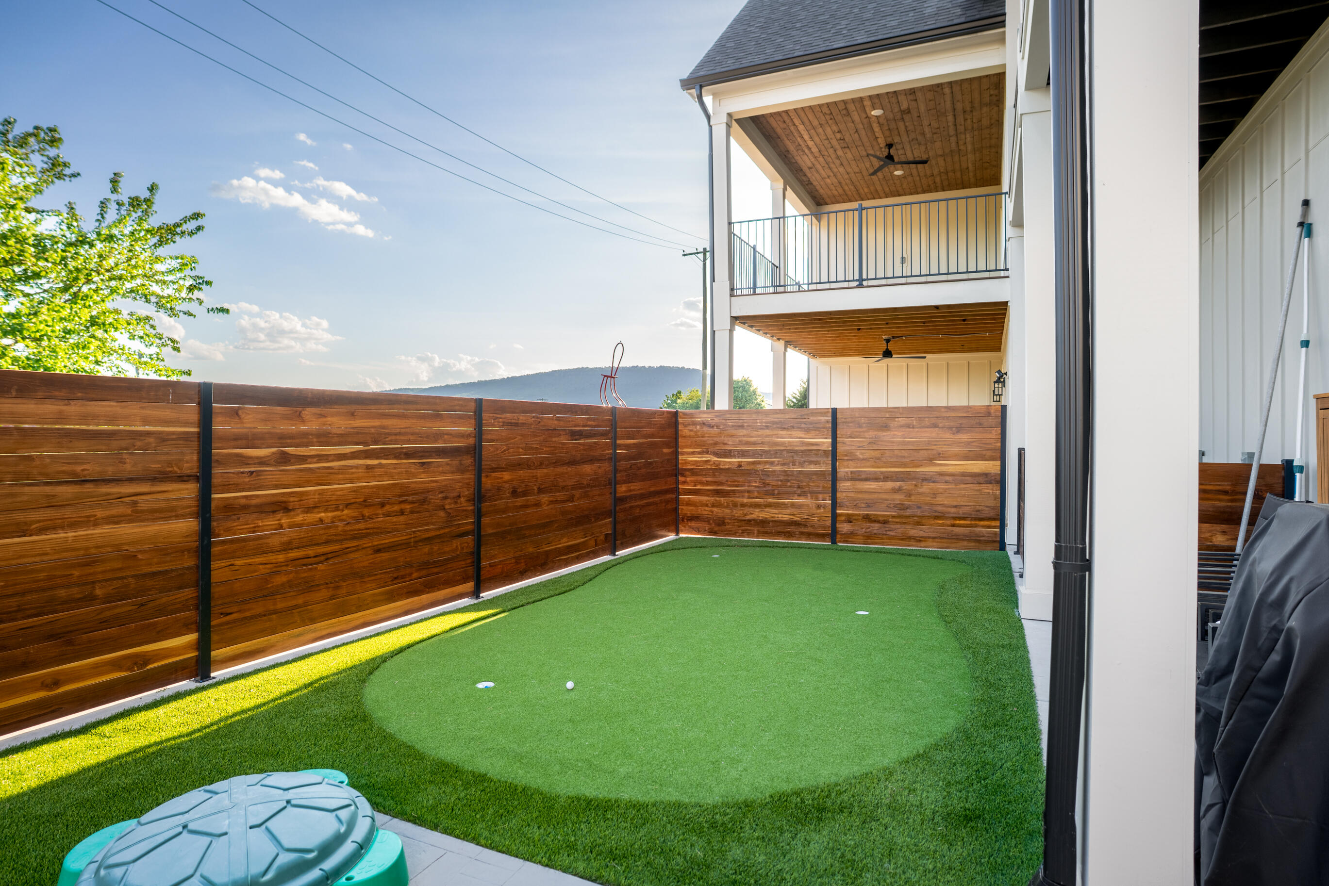 998 Montague Place