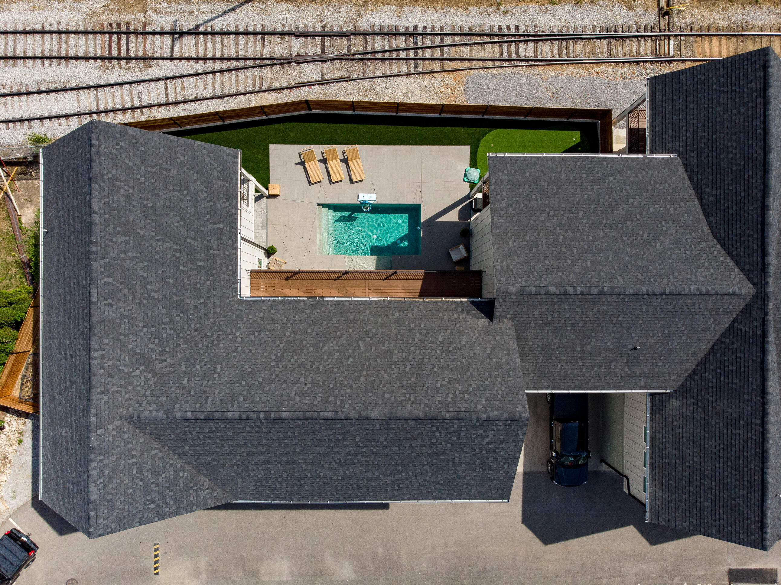 998 Montague Place