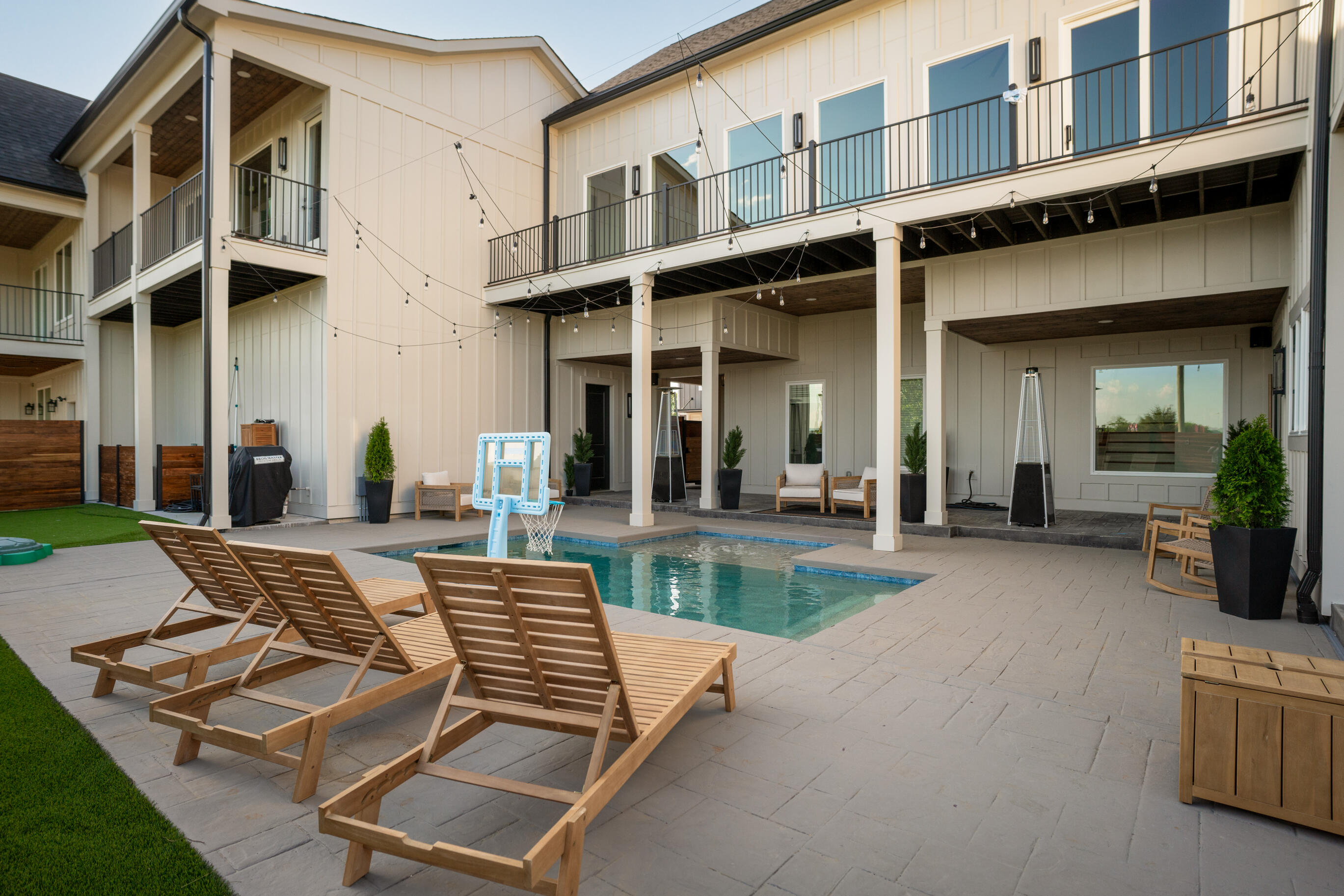 998 Montague Place