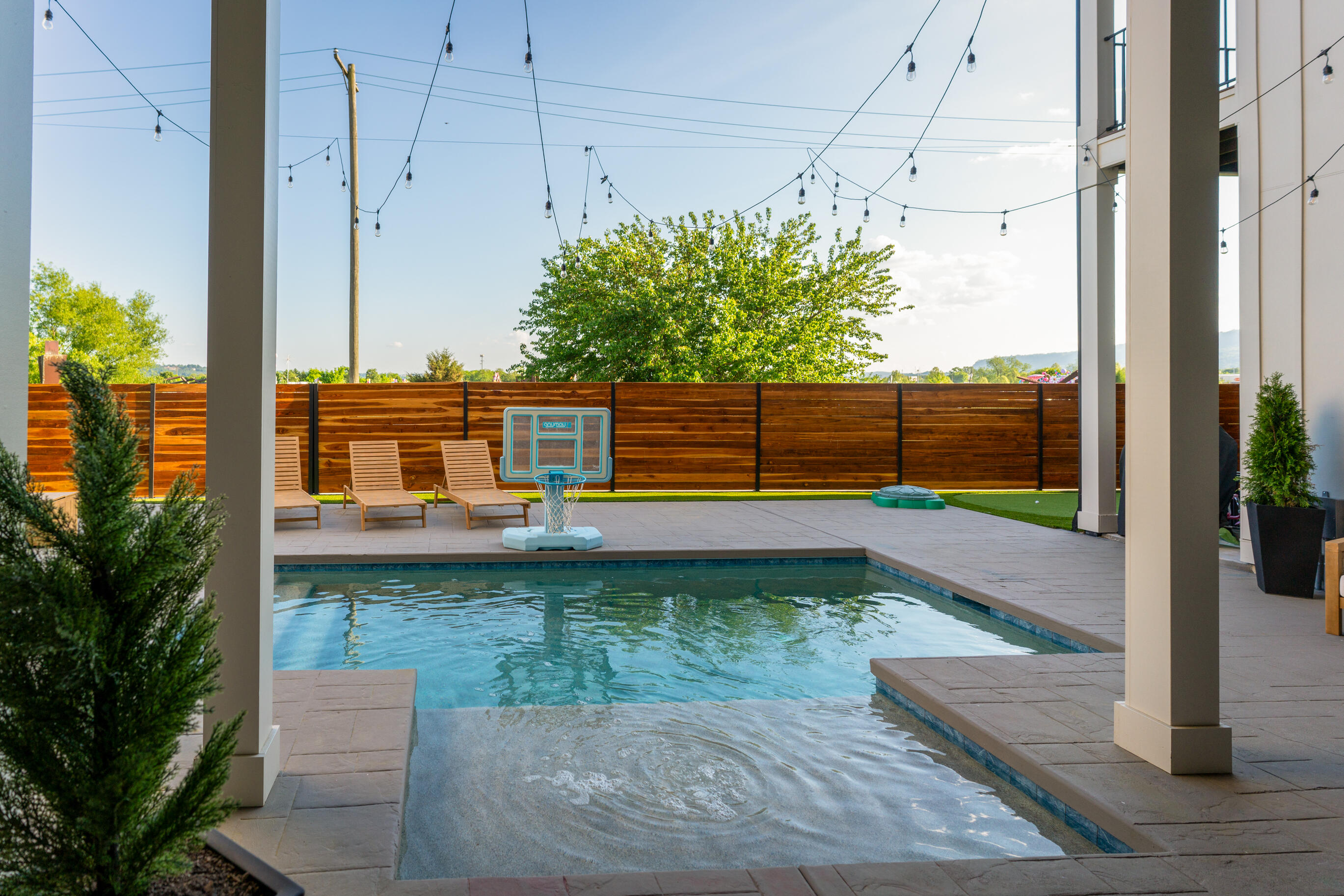 998 Montague Place