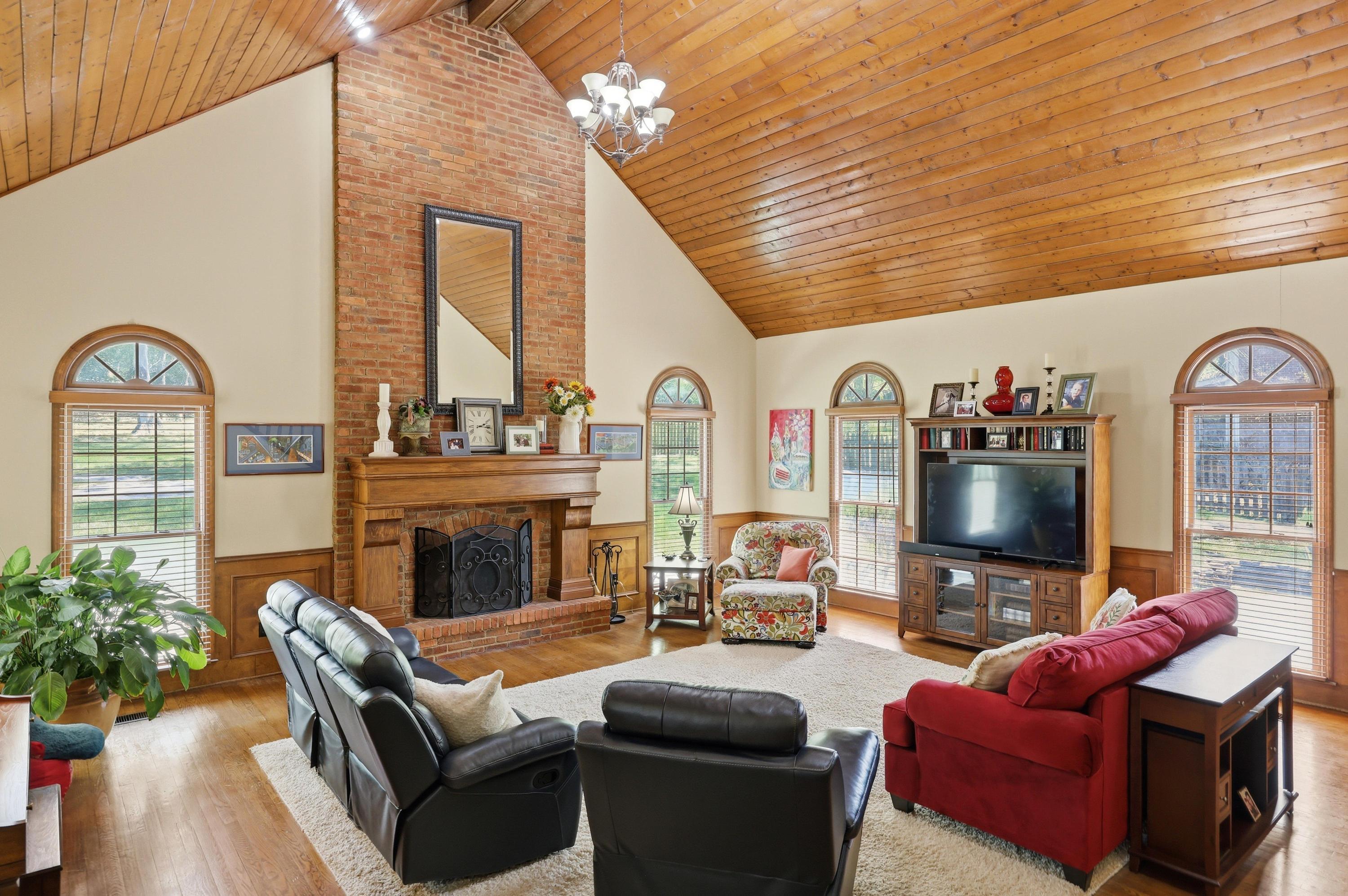 15 Middle Creek Road