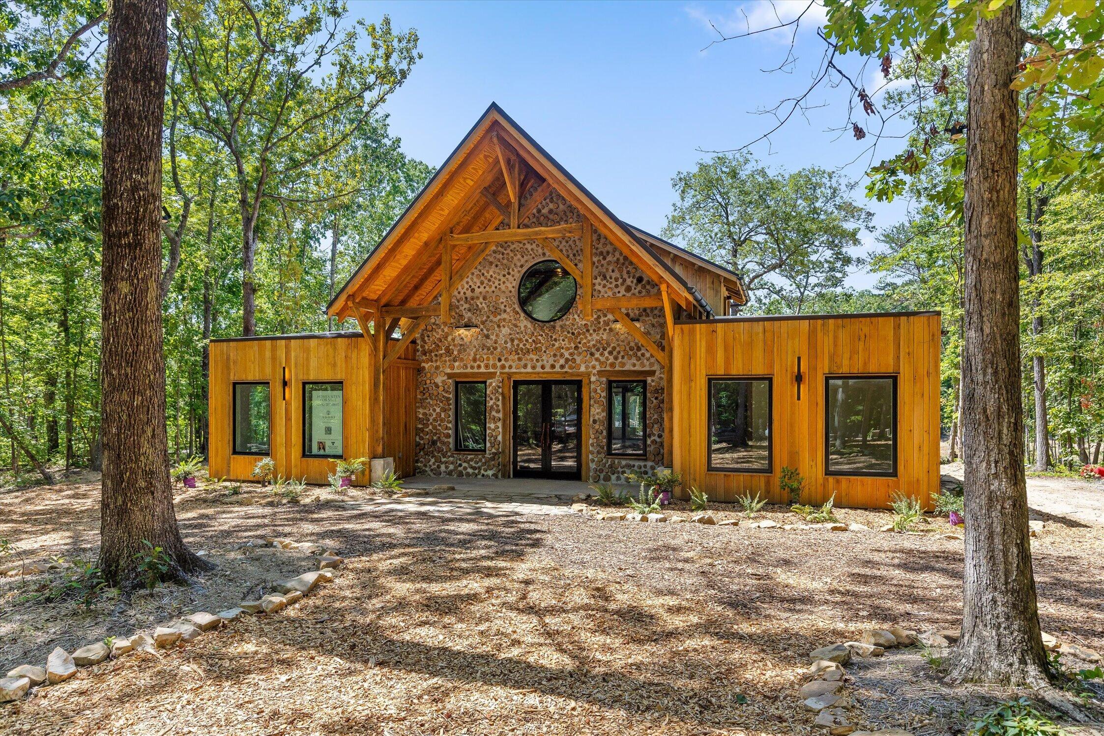 1537 Vulcan Road, 41