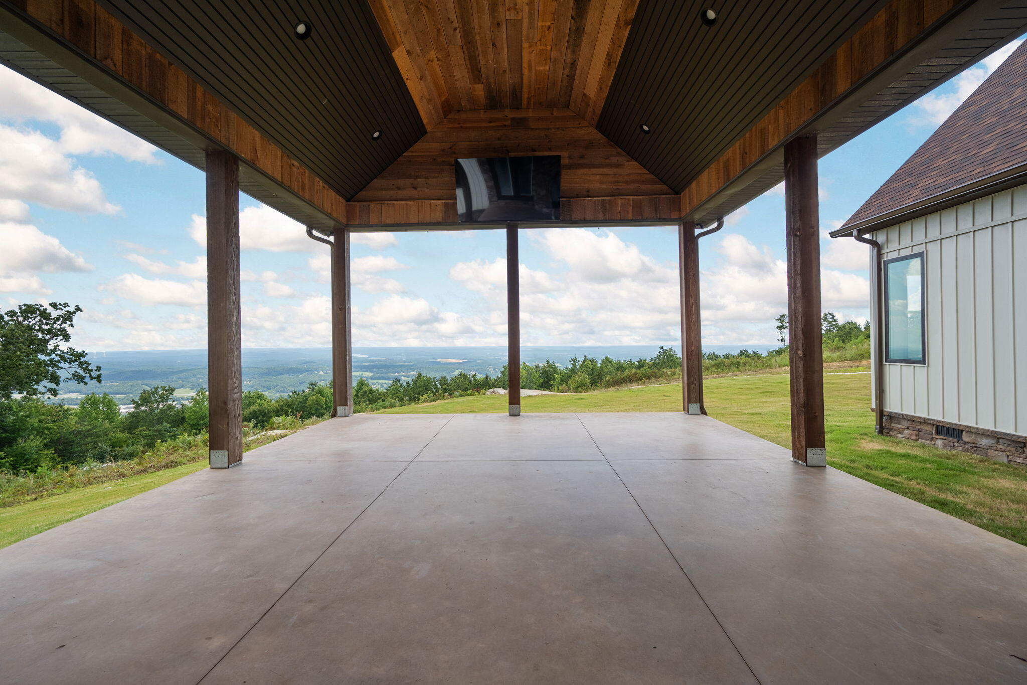 520 Bluff Mountain Drive