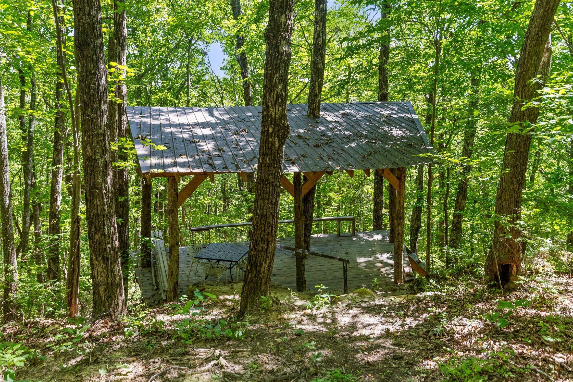 1537 Vulcan Road, 32