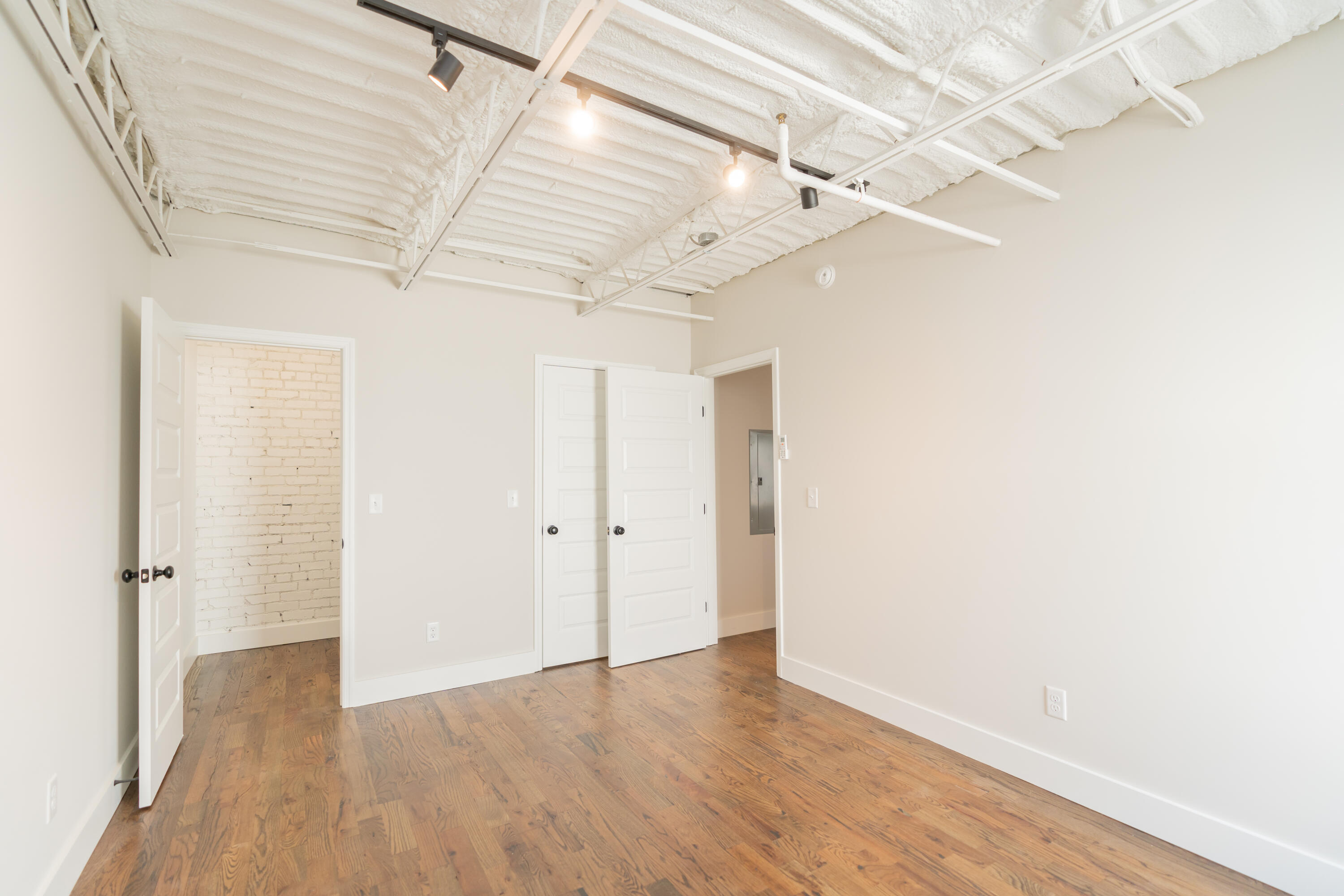 614 E Main Street, 204