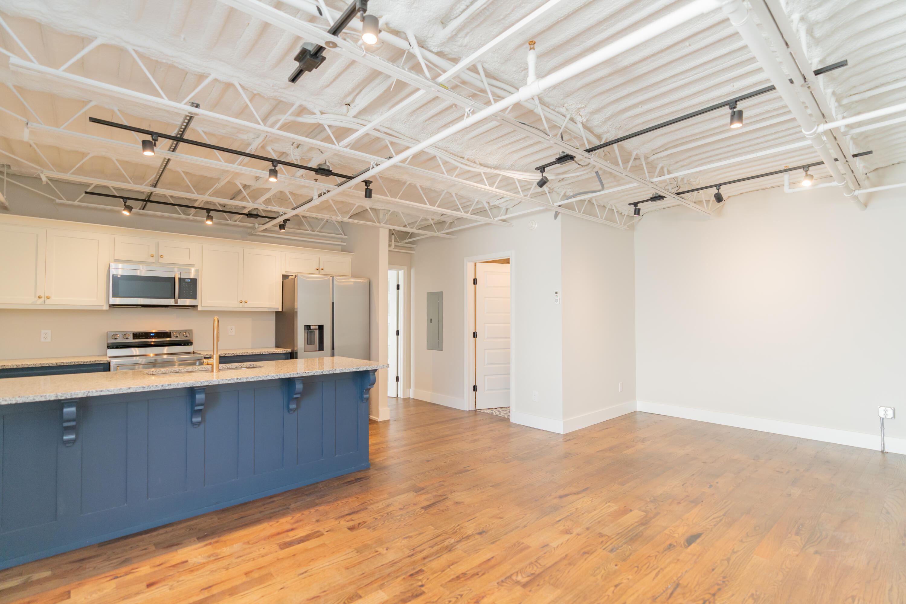 614 E Main Street, 204