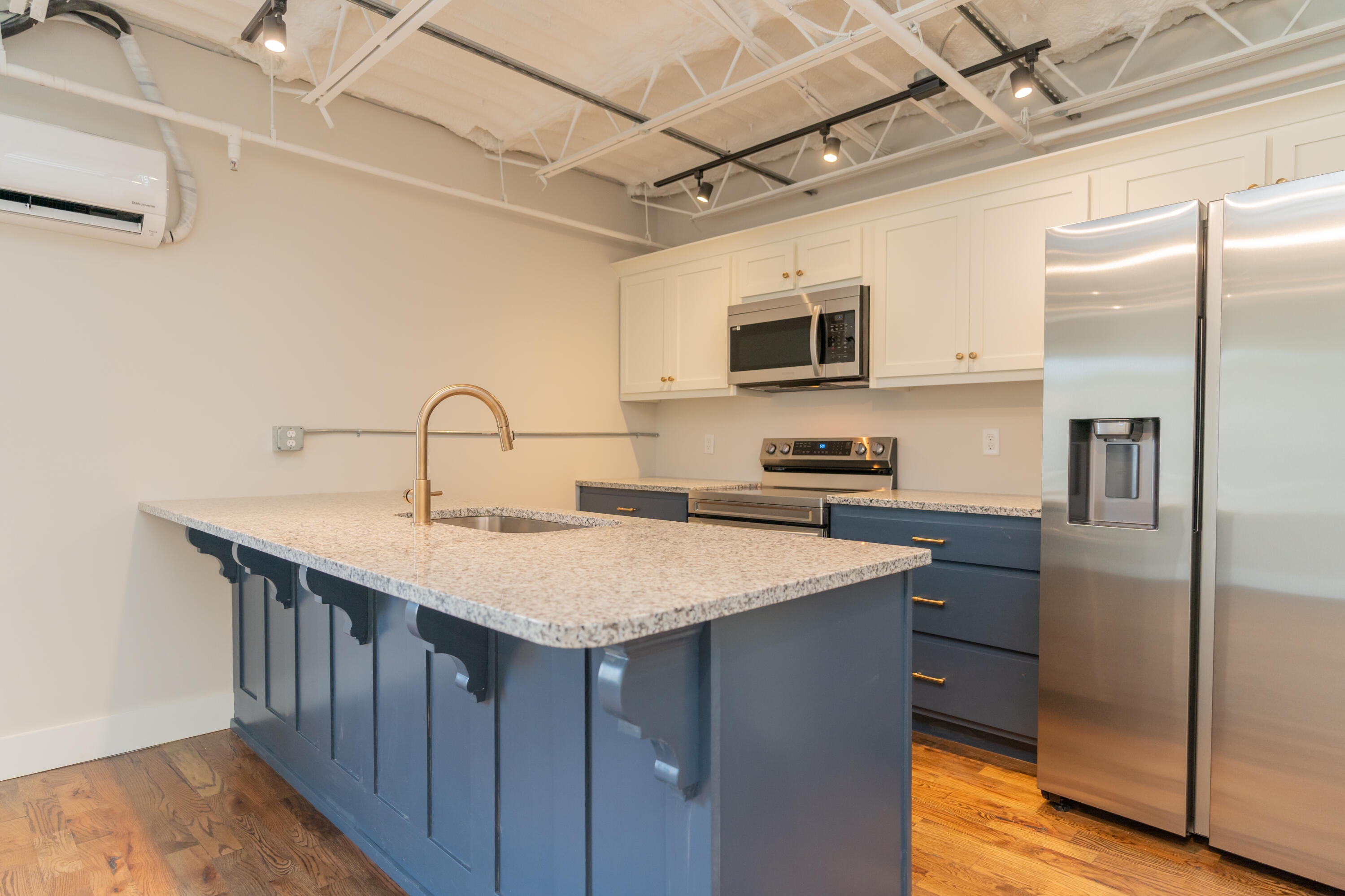 614 E Main Street, 204