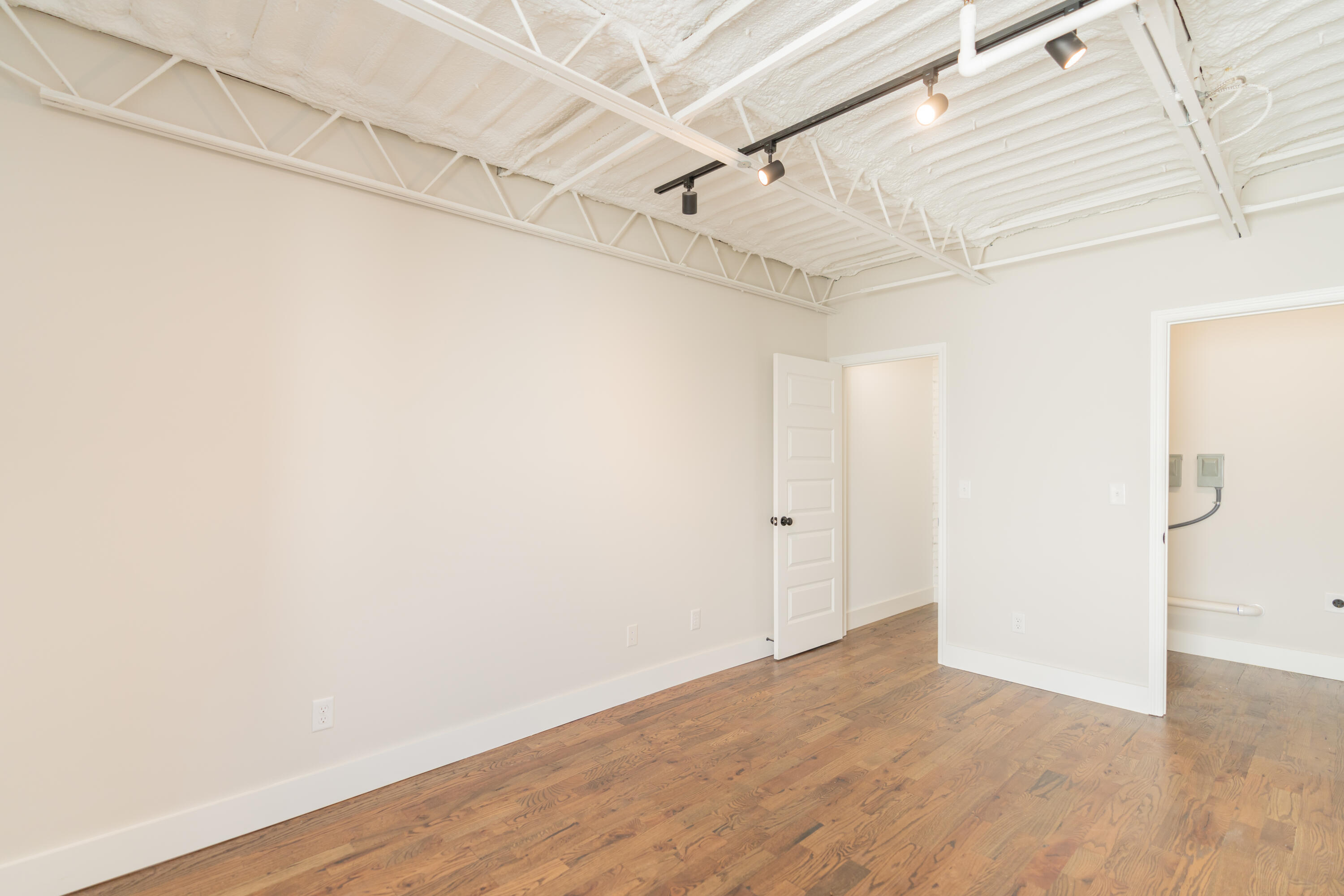 614 E Main Street, 204