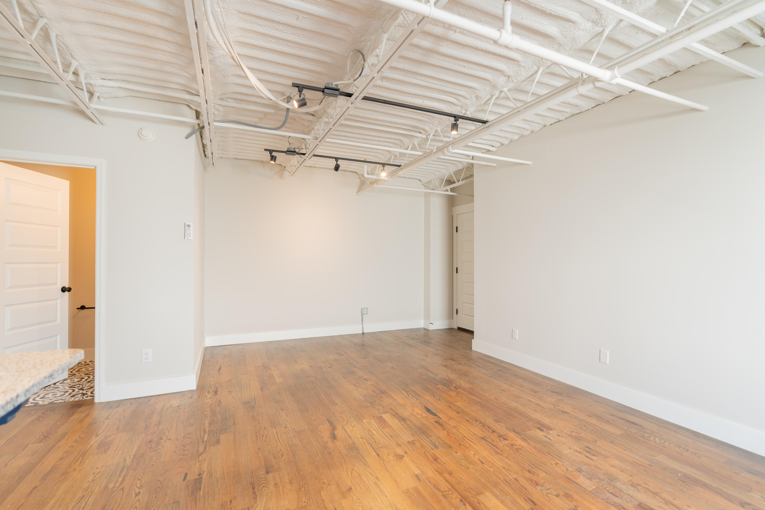 614 E Main Street, 204
