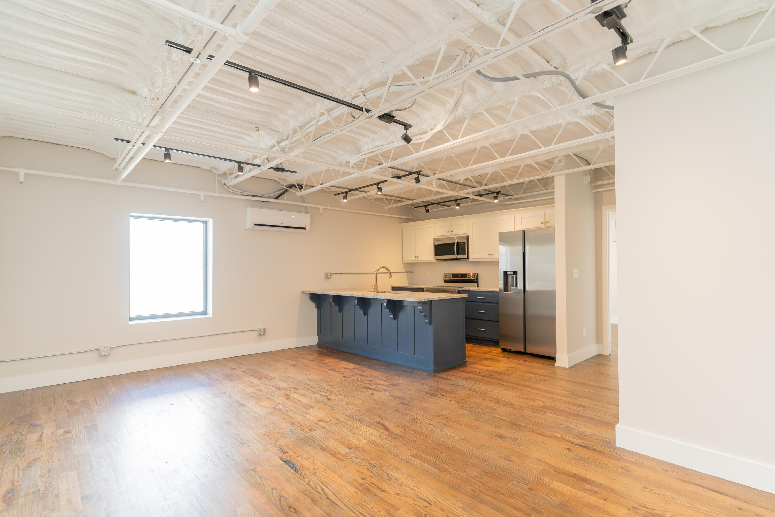 614 E Main Street, 204