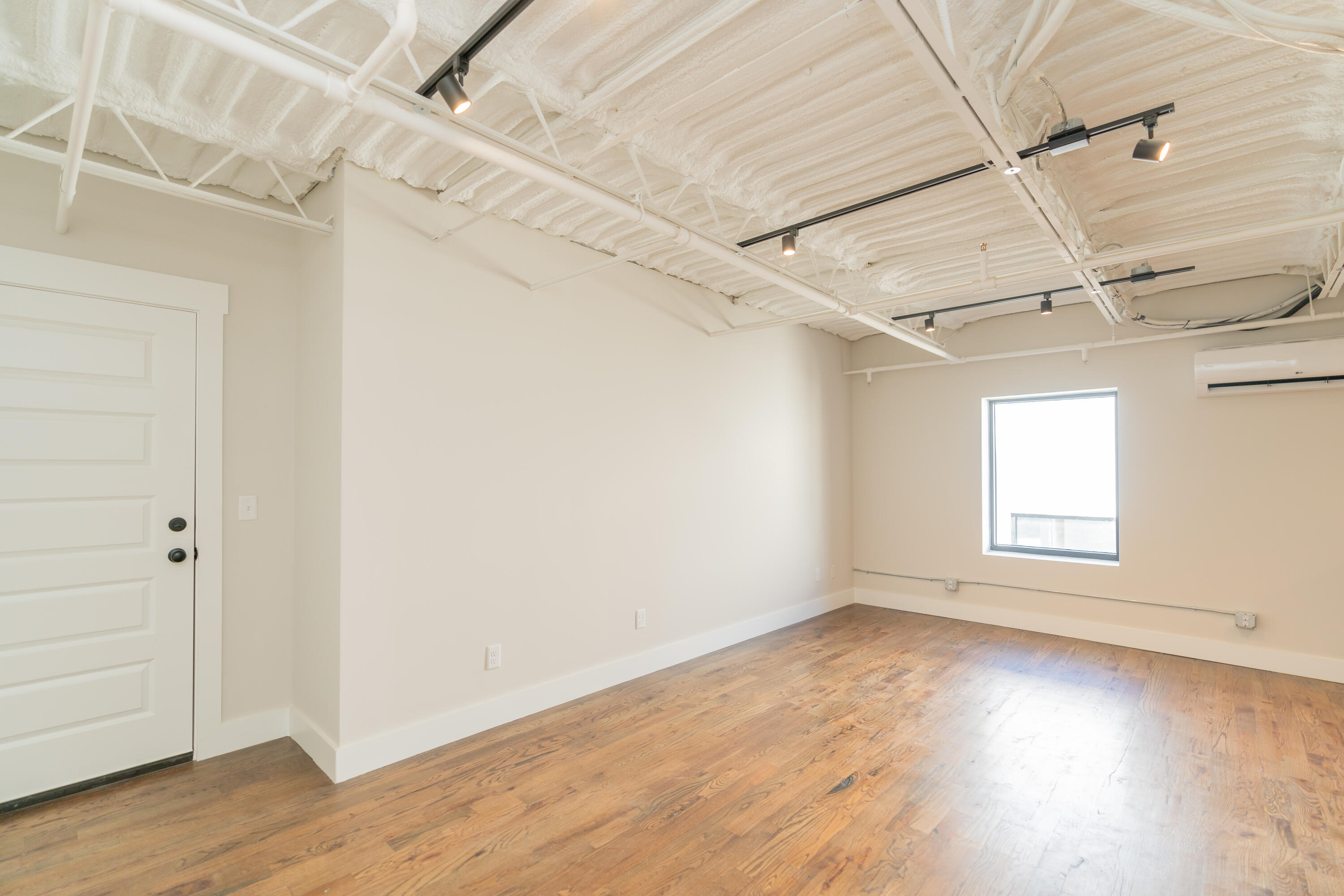 614 E Main Street, 204