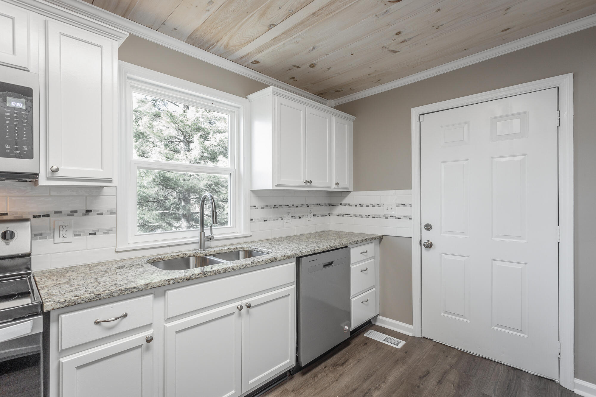 516 Hedgewood Drive