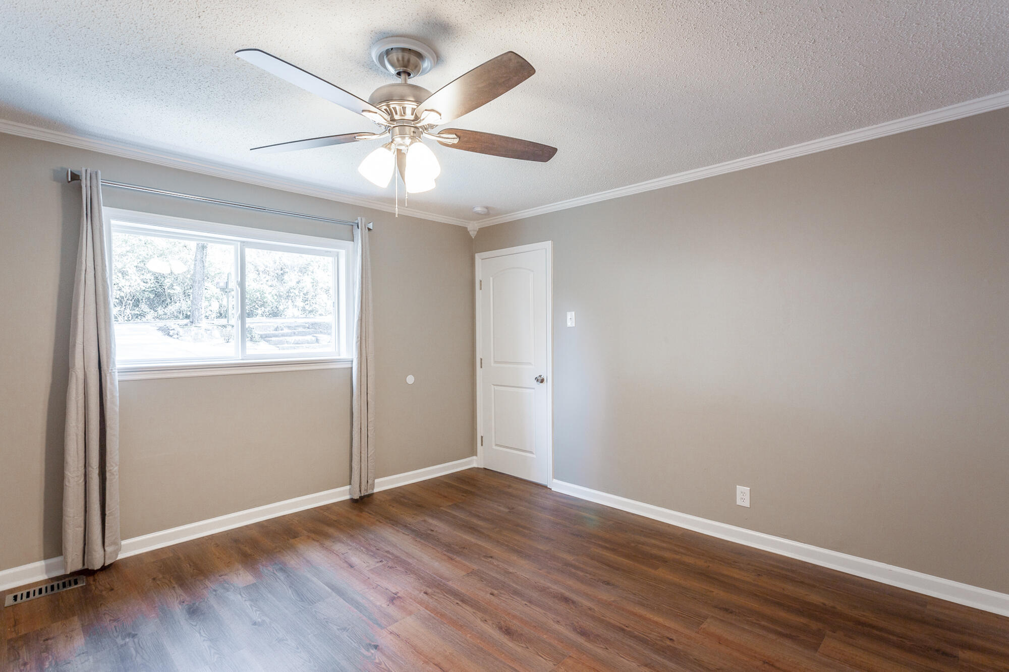 516 Hedgewood Drive