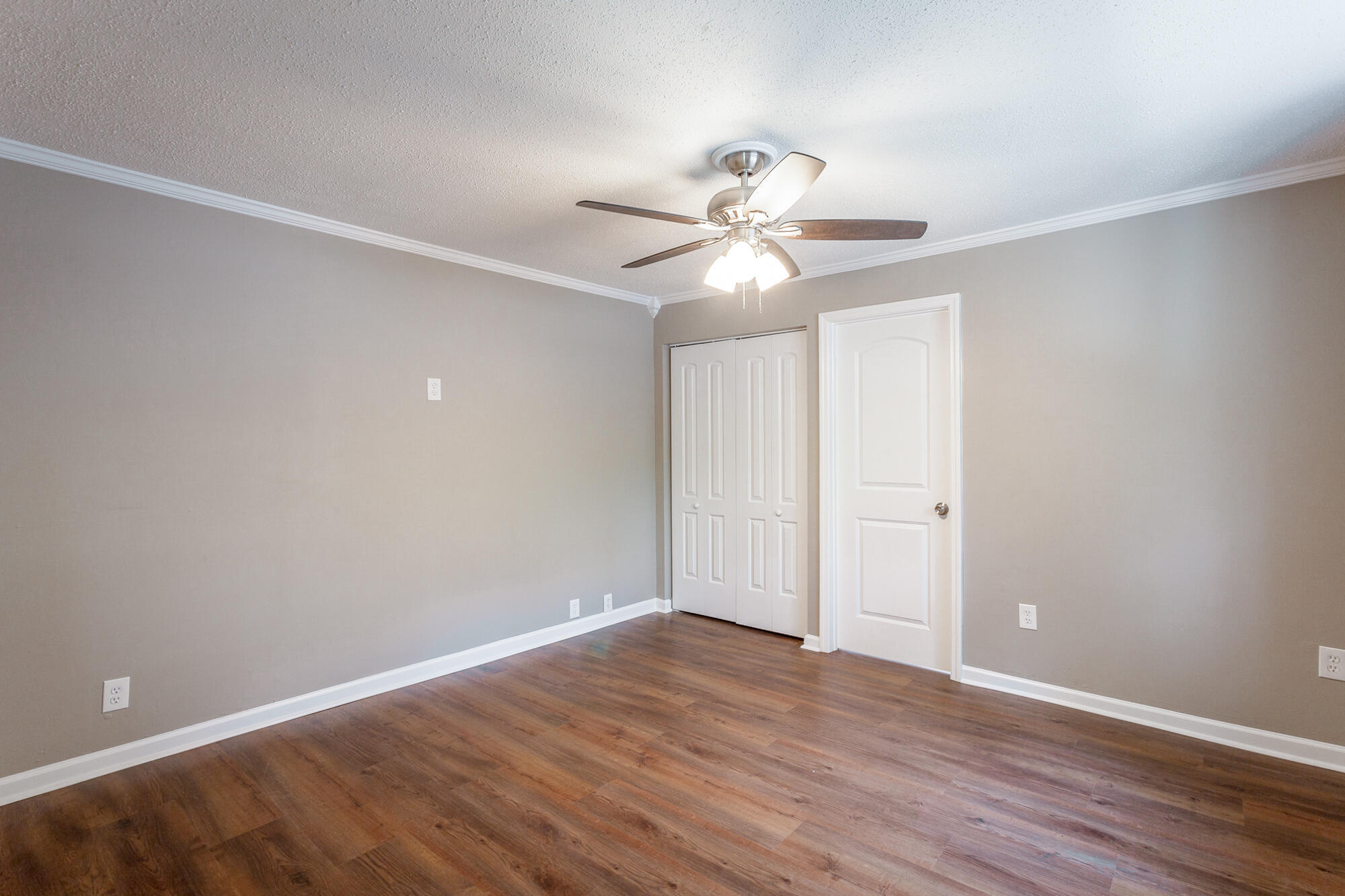 516 Hedgewood Drive