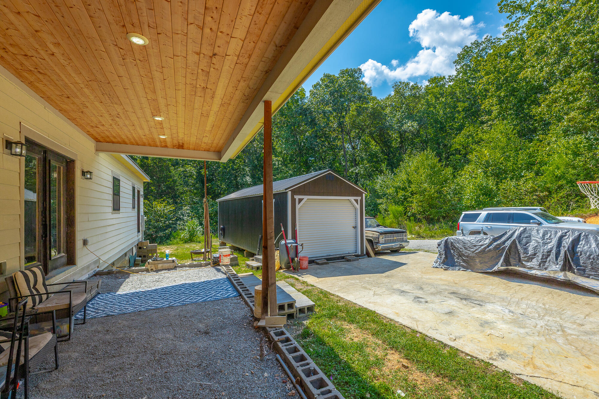 695 Van Davis Road NW