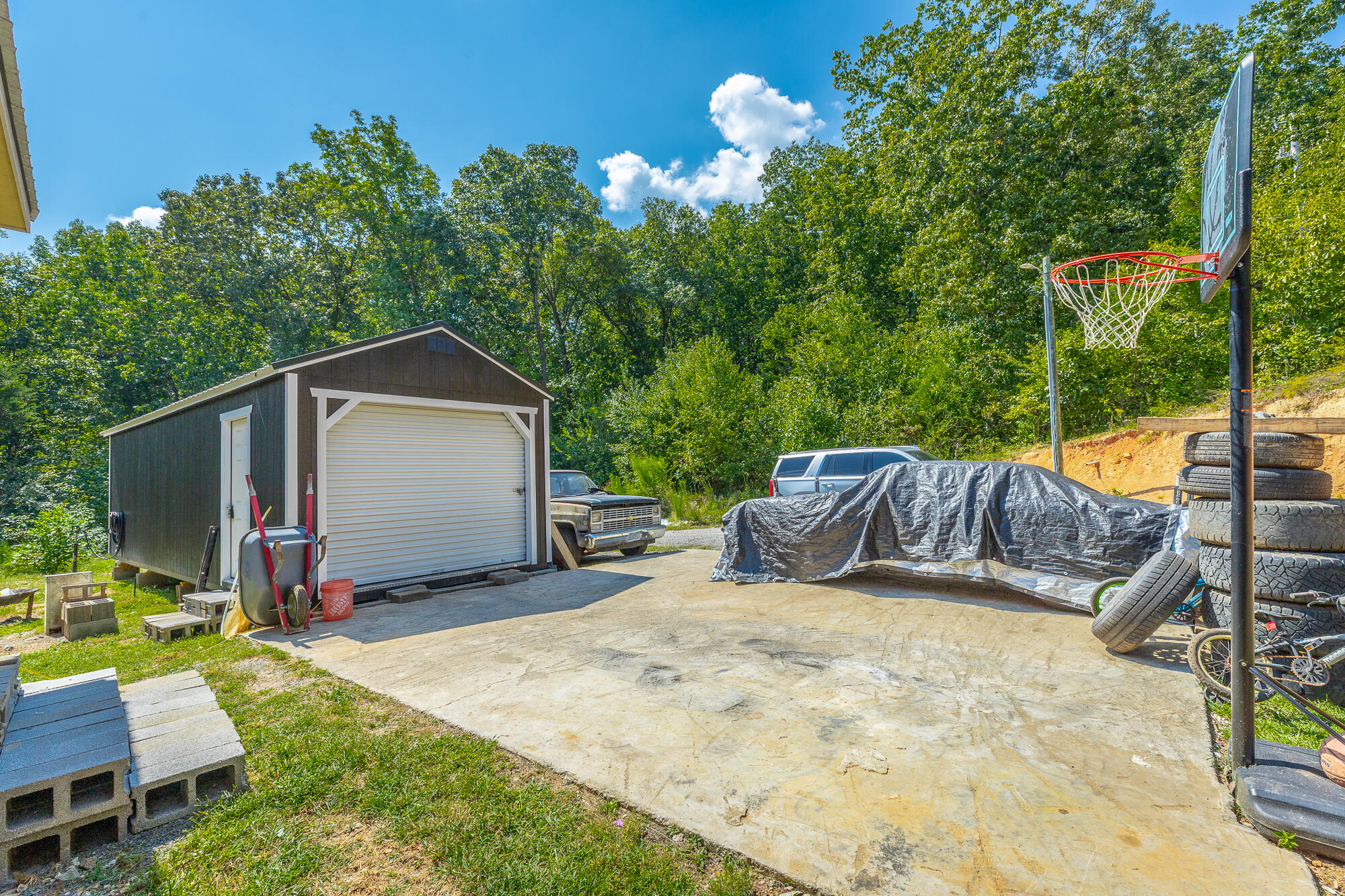 695 Van Davis Road NW