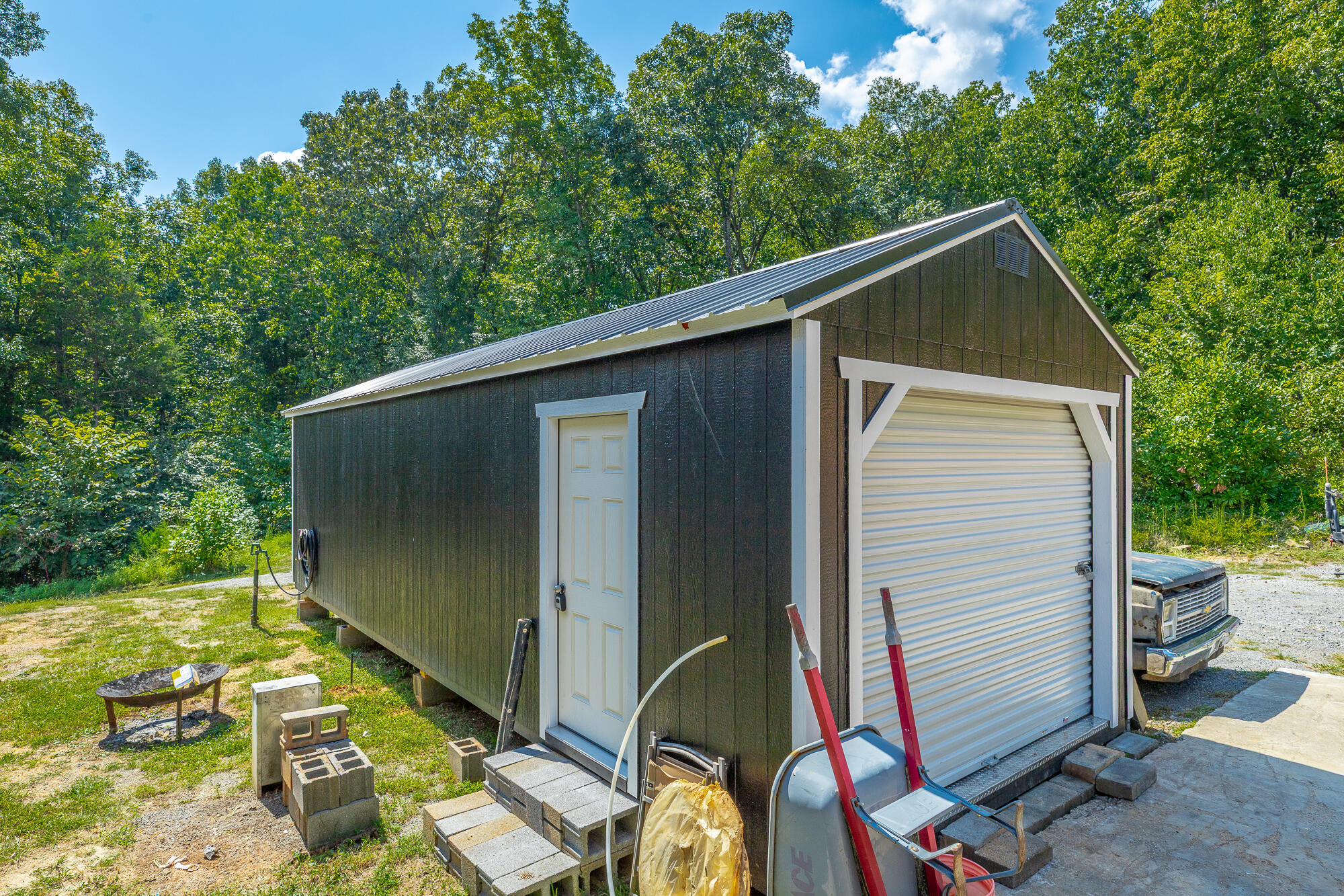 695 Van Davis Road NW