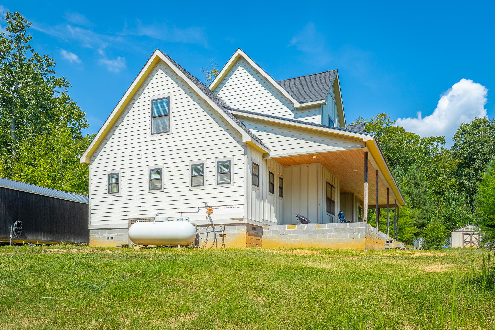 695 Van Davis Road NW