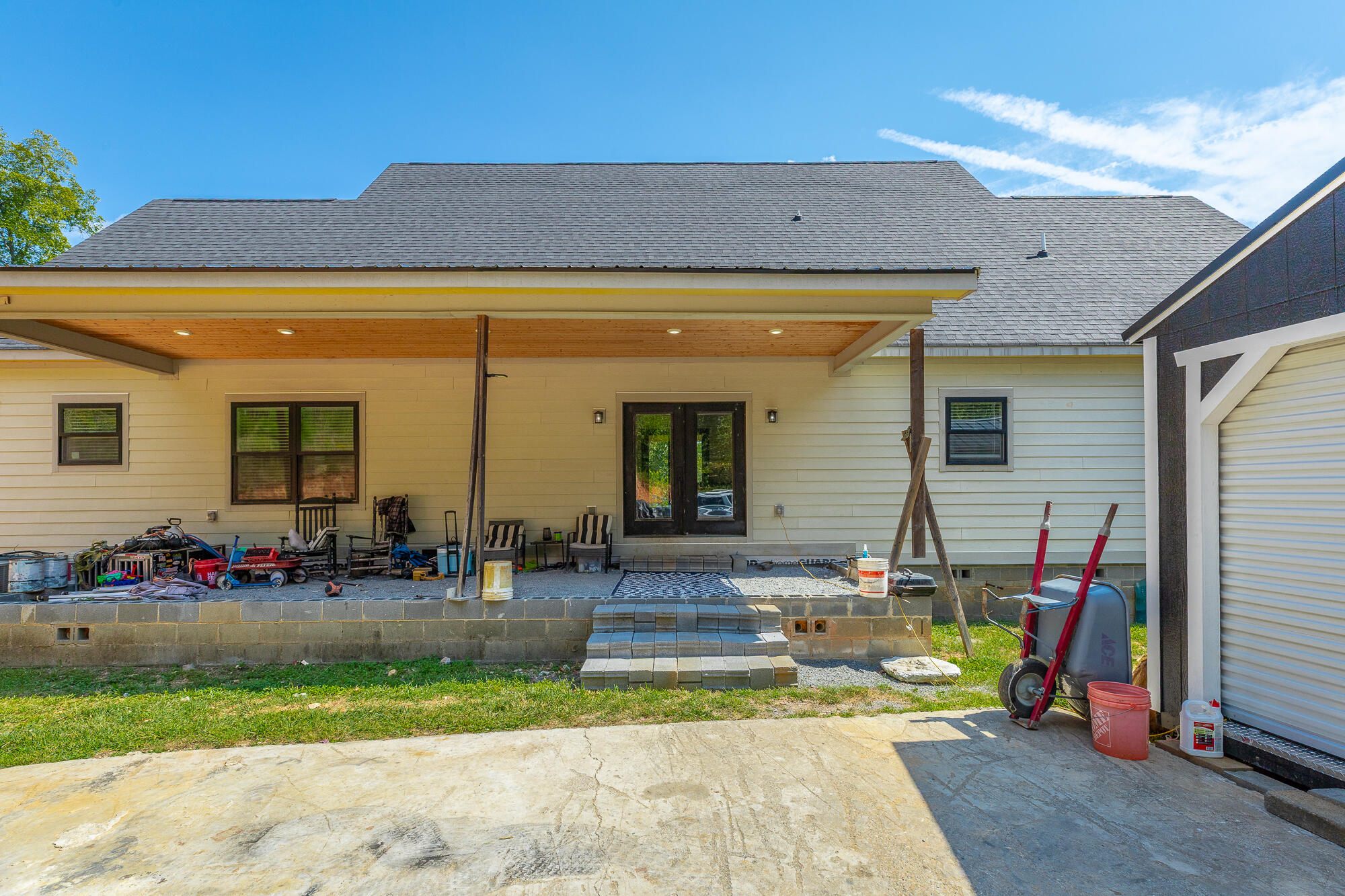 695 Van Davis Road NW