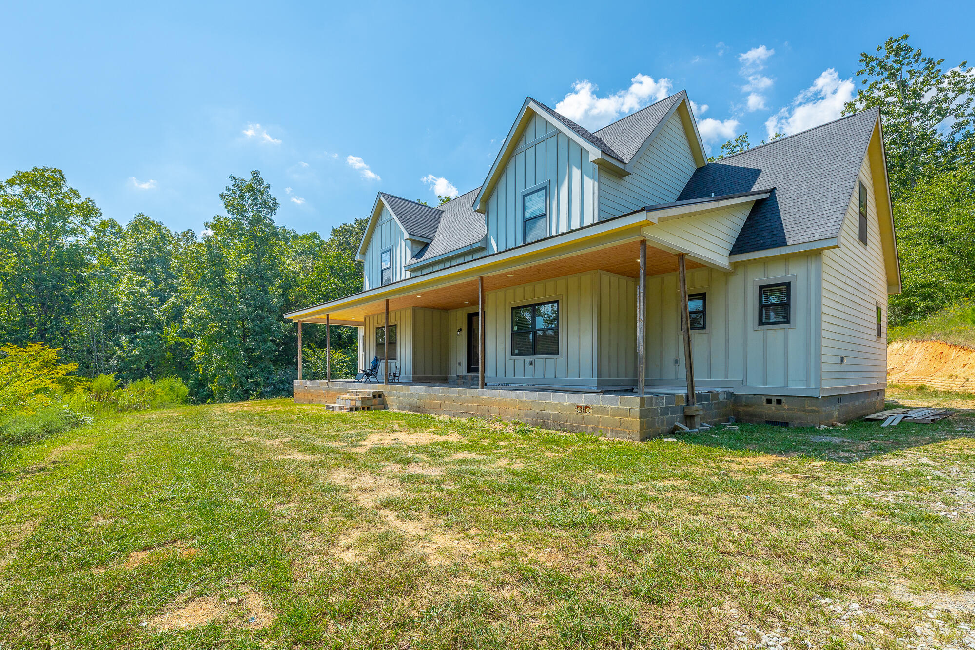 695 Van Davis Road NW