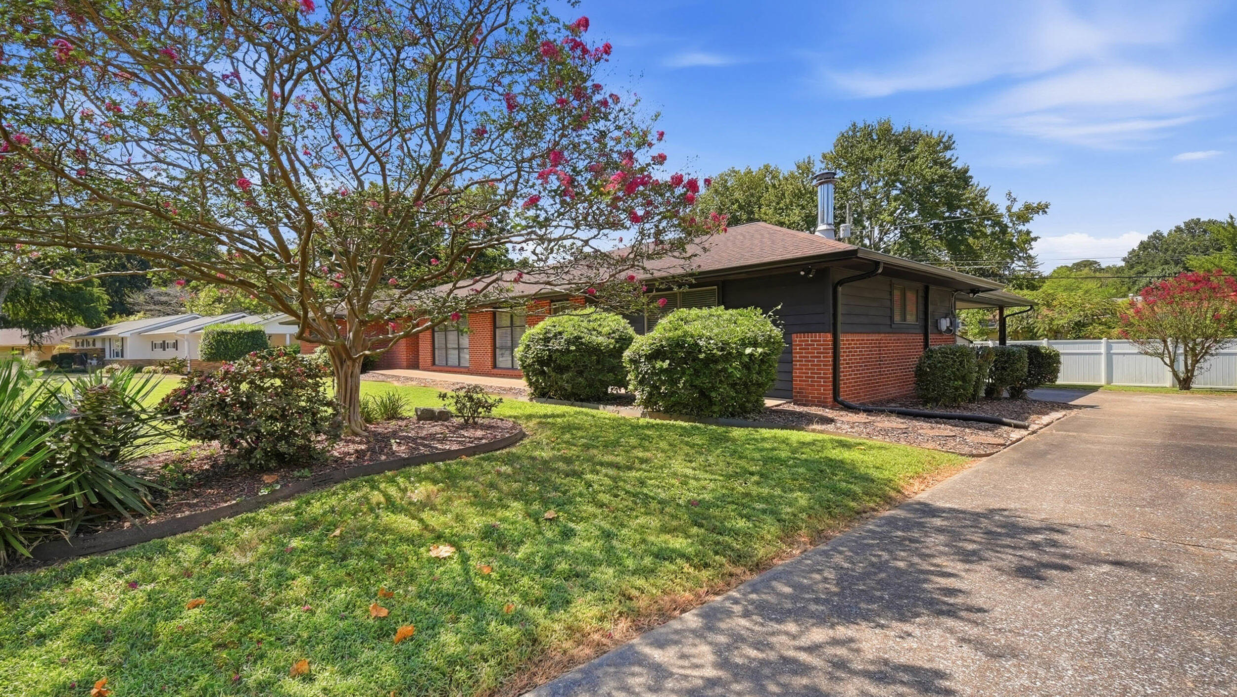 617 Melville Avenue