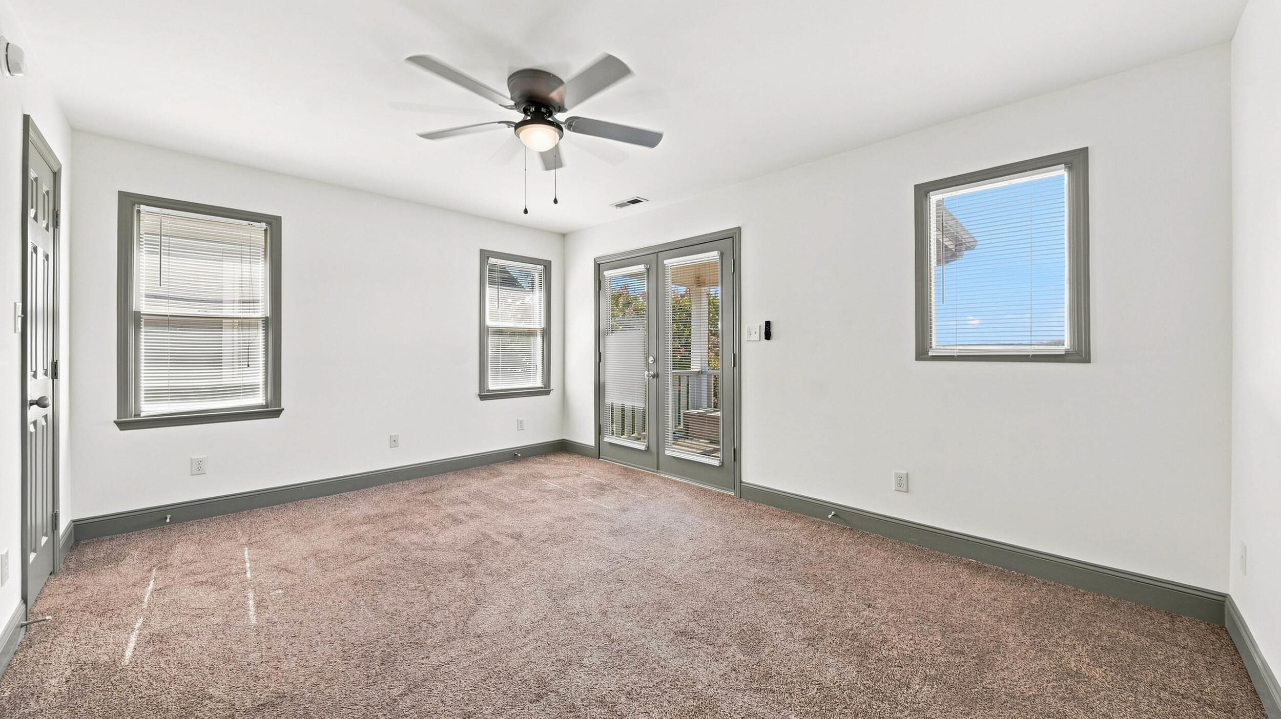 1003 E 11th Street